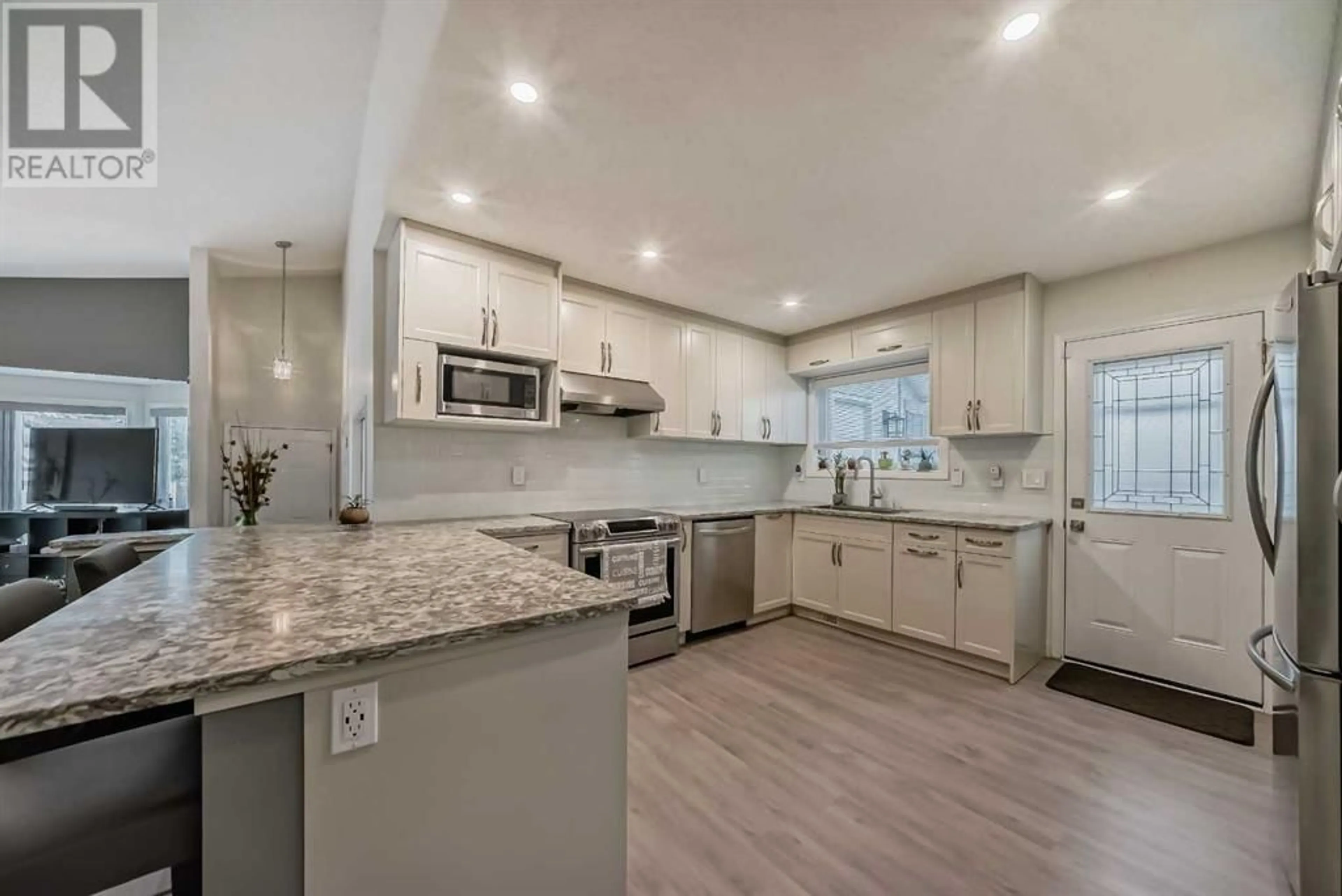 Contemporary kitchen for 23 Sanderling Rise NW, Calgary Alberta T3K3B1