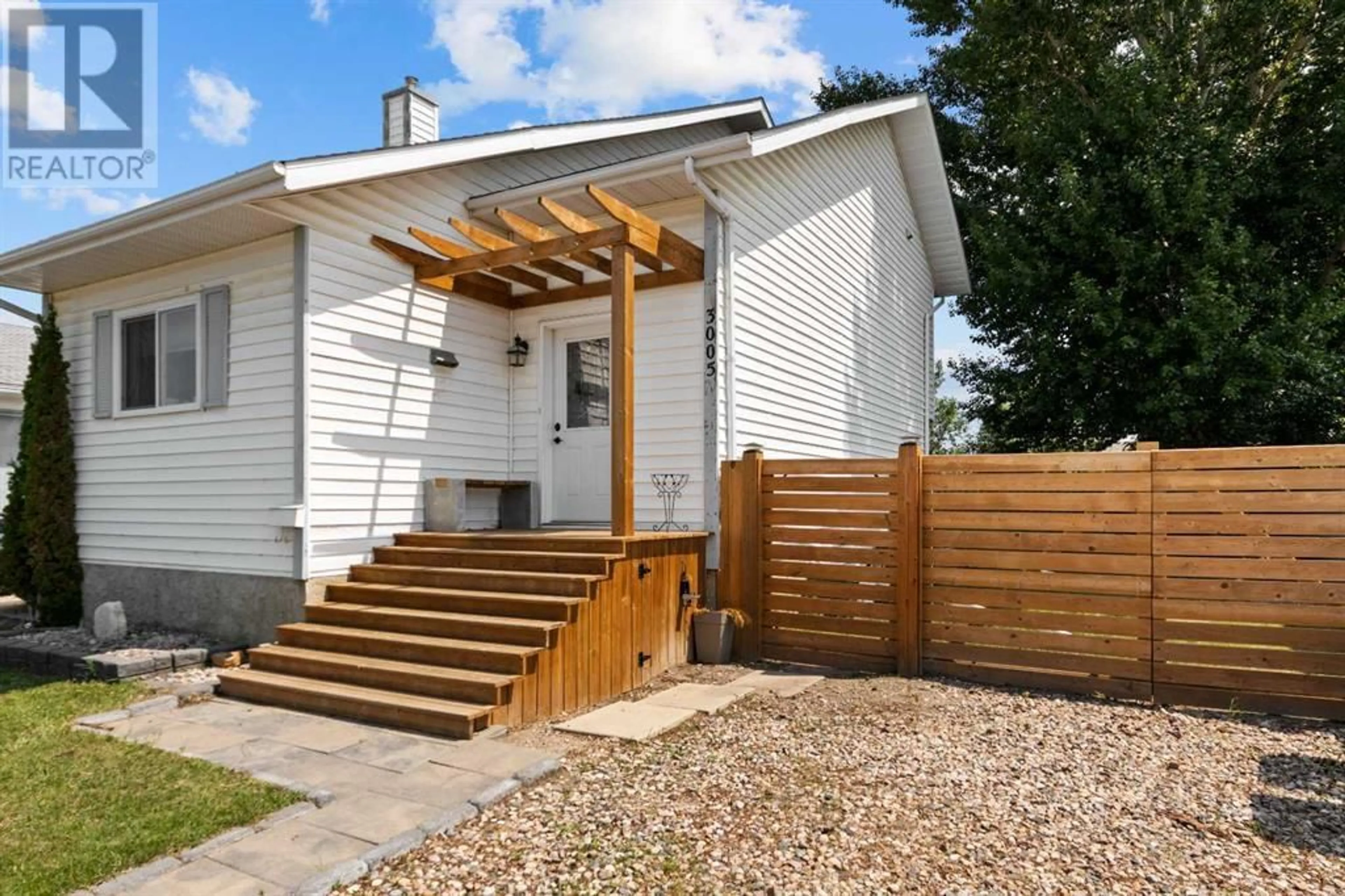 Frontside or backside of a home for 3005 45A Avenue, Lloydminster Saskatchewan S9V1X8