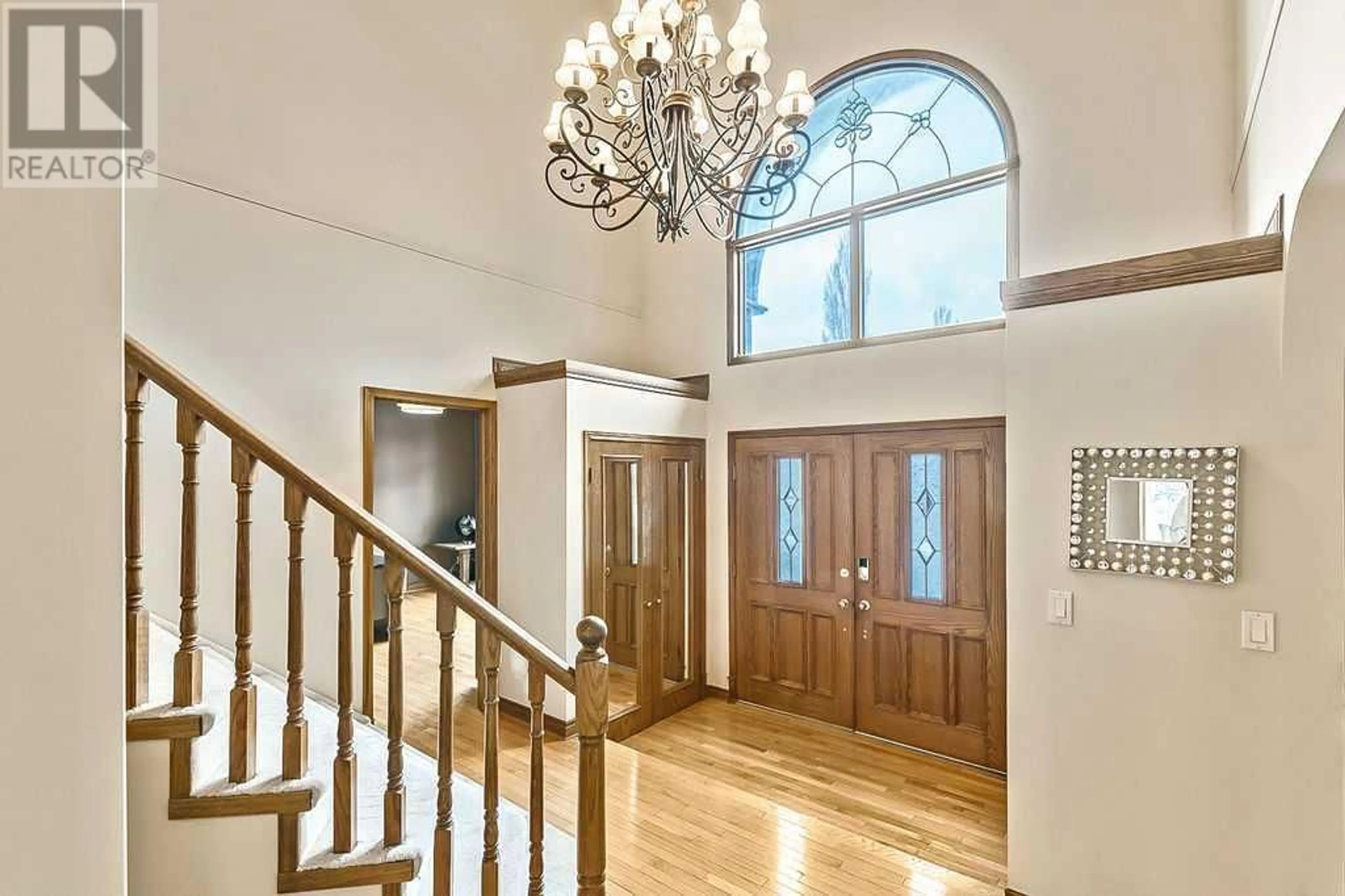 Indoor foyer for 12940 Candle Crescent SW, Calgary Alberta T2W5R9