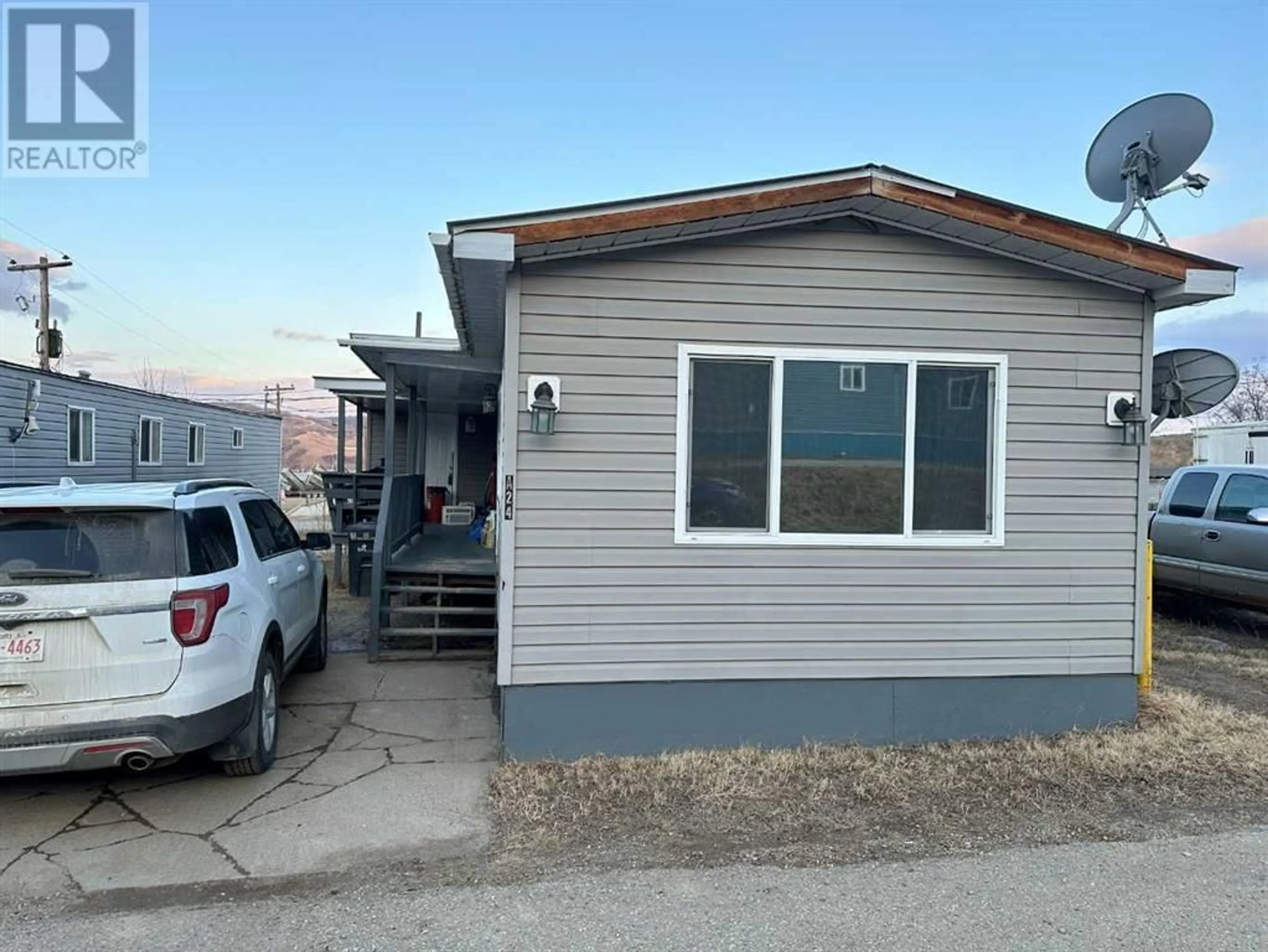 A pic from exterior of the house or condo for A 24 Street, Peace River Alberta T8S1N5