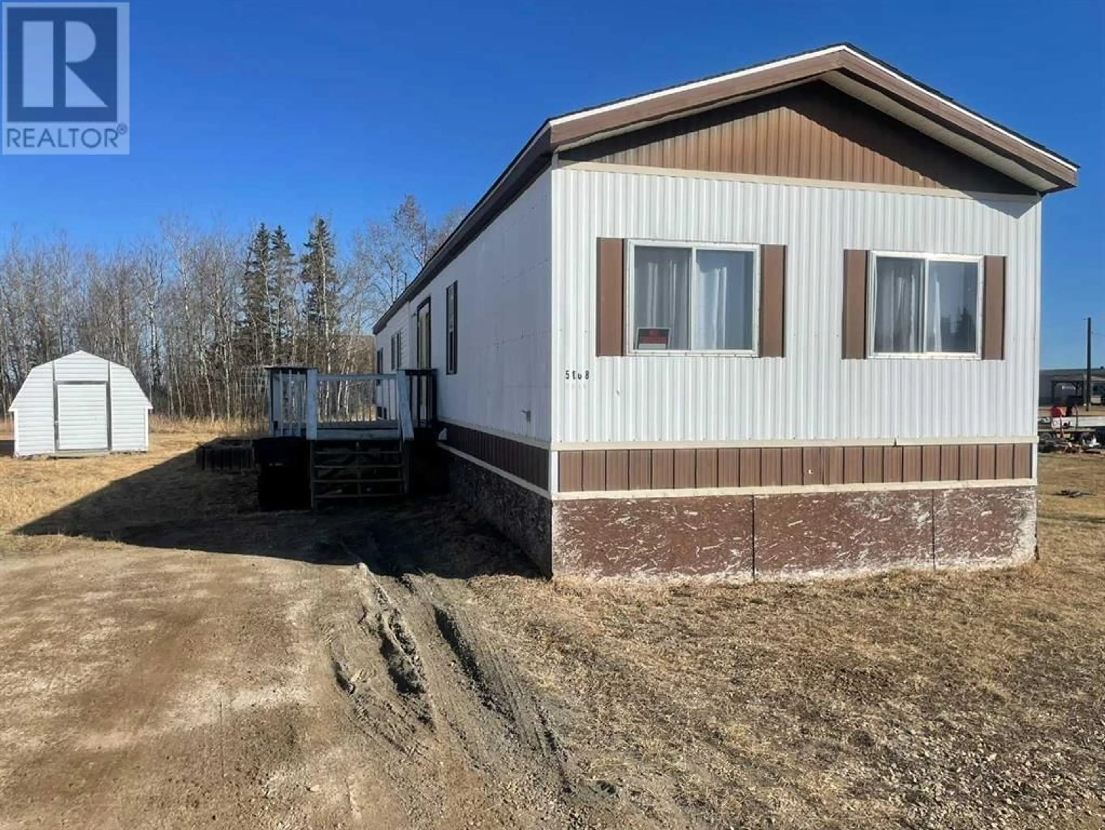 Outside view for 5028 53 Avenue, Girouxville Alberta T0H1S0