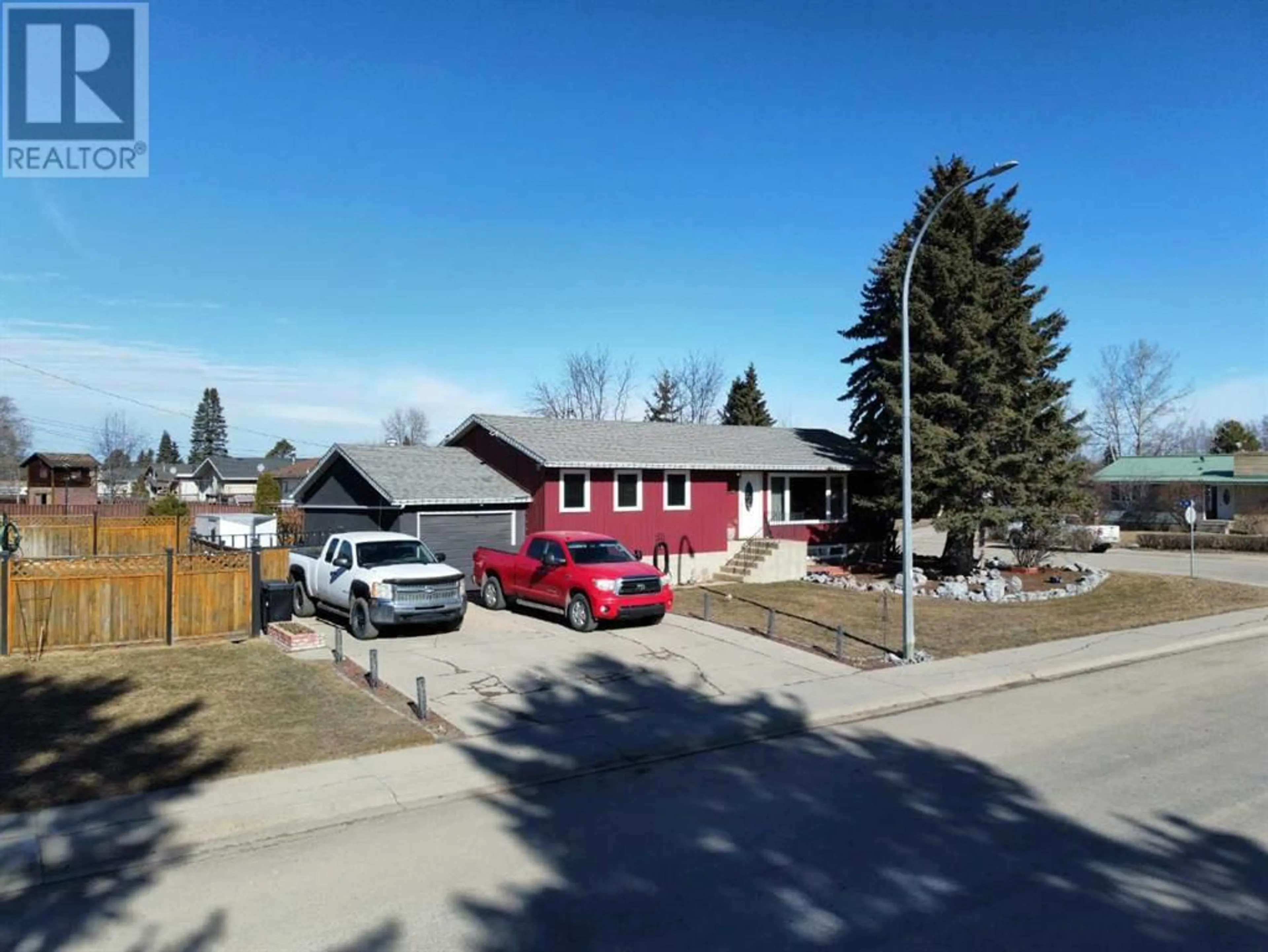 Frontside or backside of a home for 513 Hammond Drive S, Fox Creek Alberta T0H1P0