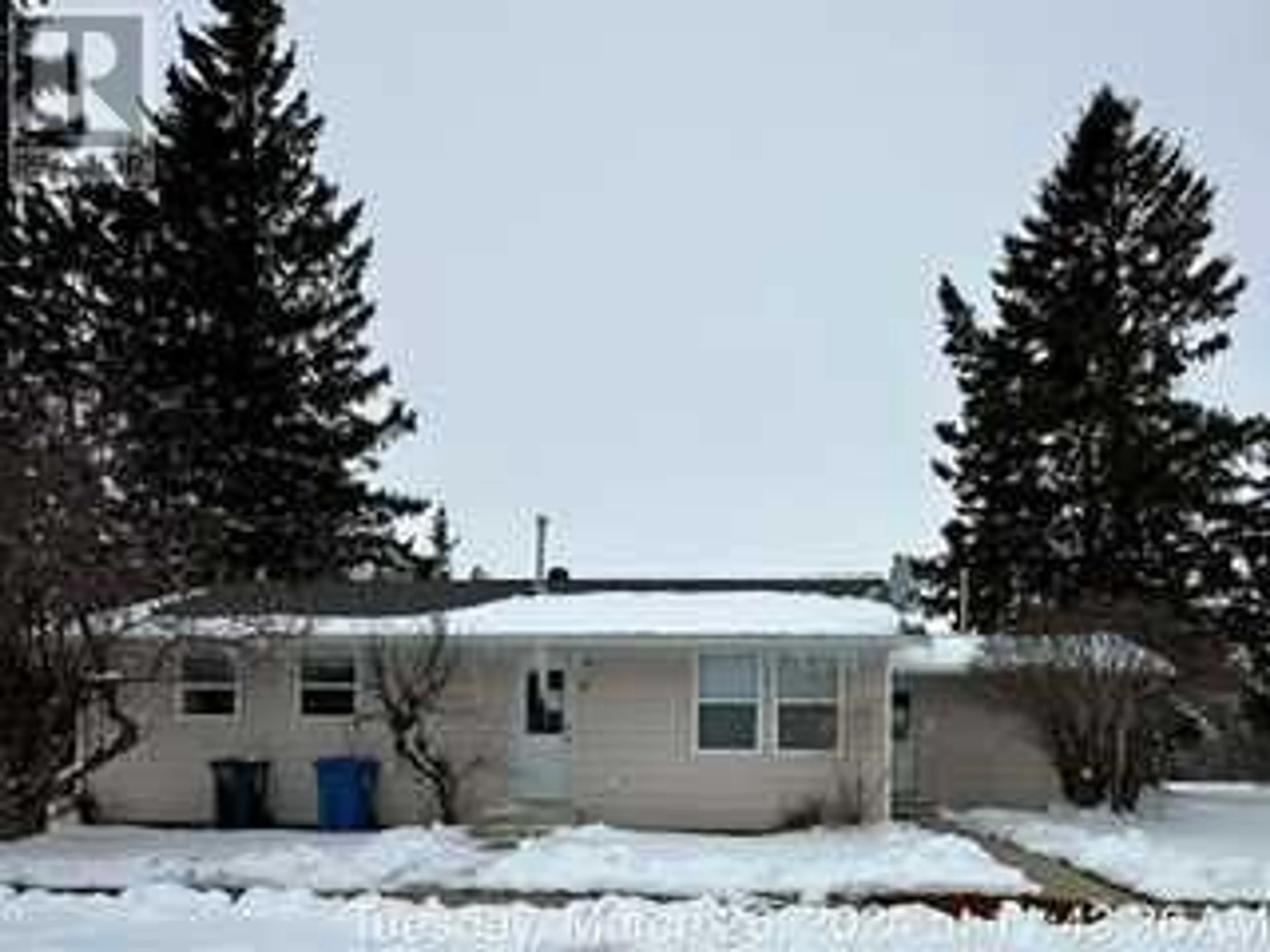 A pic from exterior of the house or condo for 4 320 7 Avenue NE, Three Hills Alberta T0M2A0