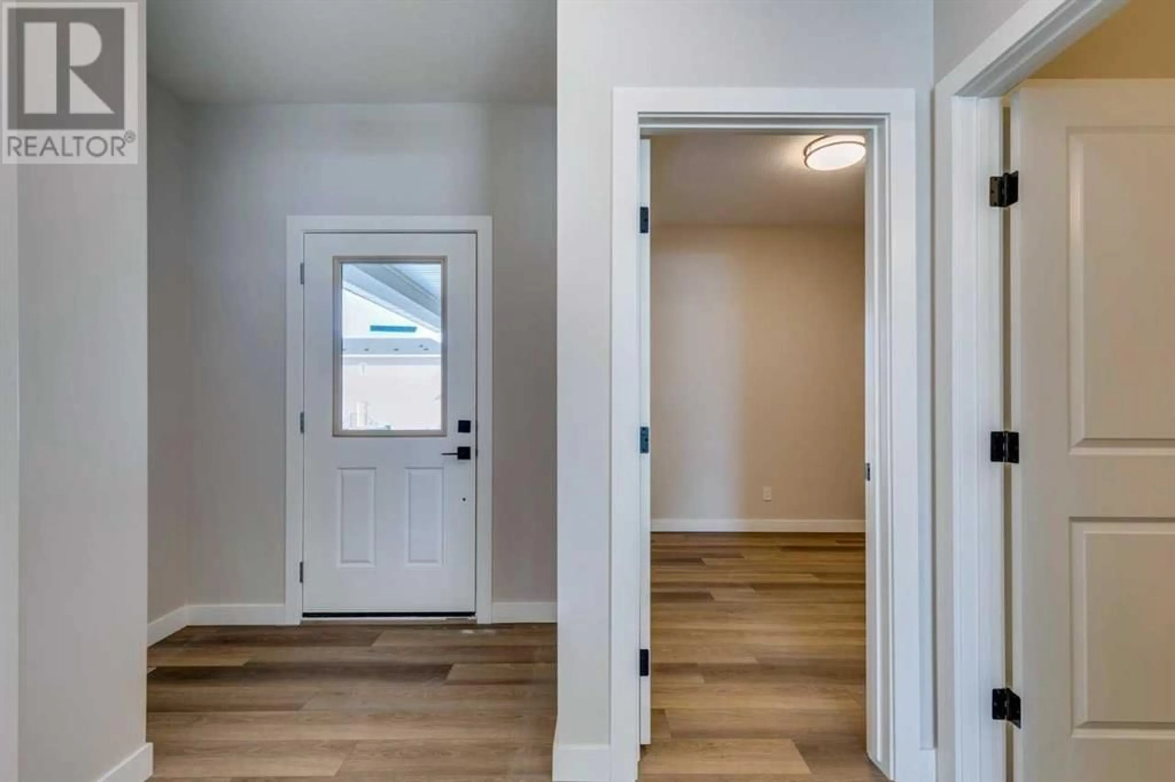 Indoor entryway for 847 Bayview Terrace SW, Airdrie Alberta T4B3N7