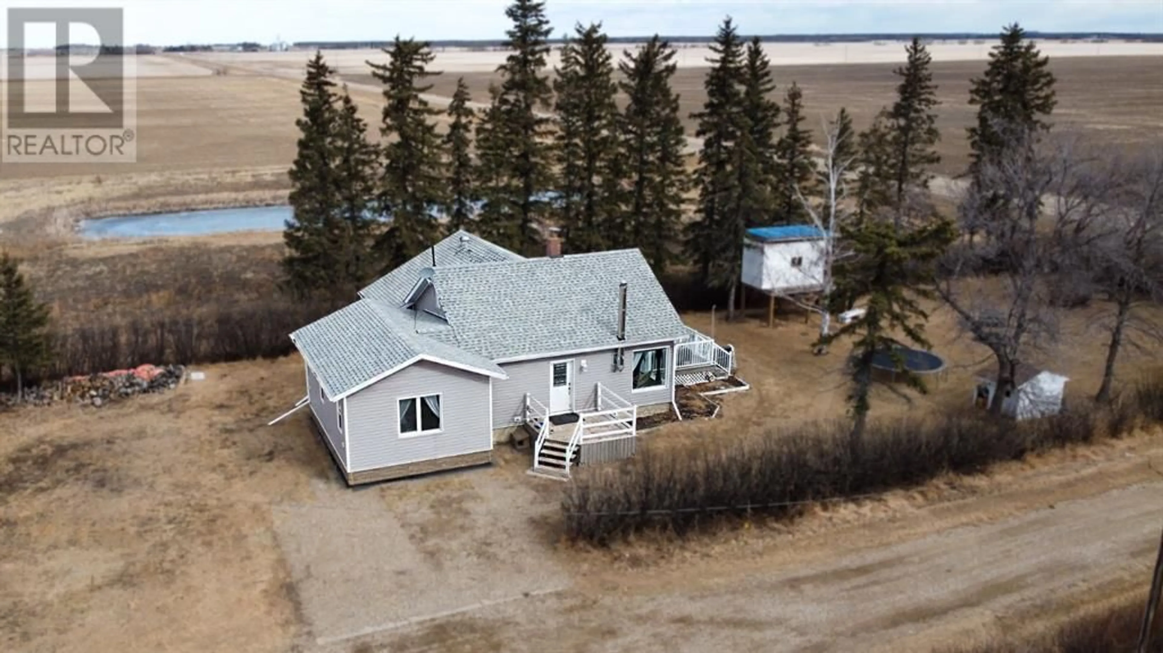 Cottage for 79324 Highway 744, Rural Smoky River No. 130, M.D. of Alberta T0H1S0