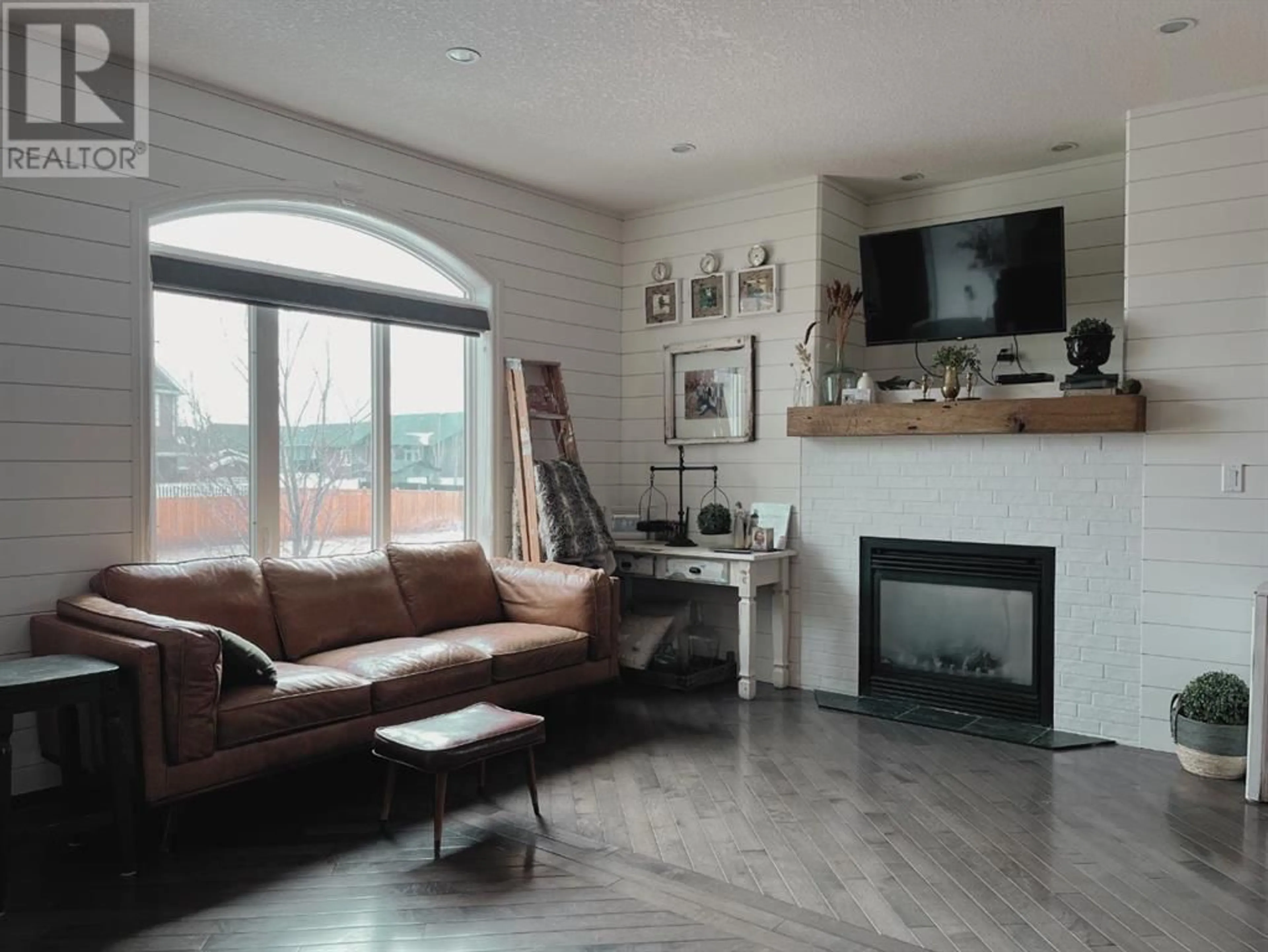 Living room for 818 29 Street, Wainwright Alberta T9W0A8