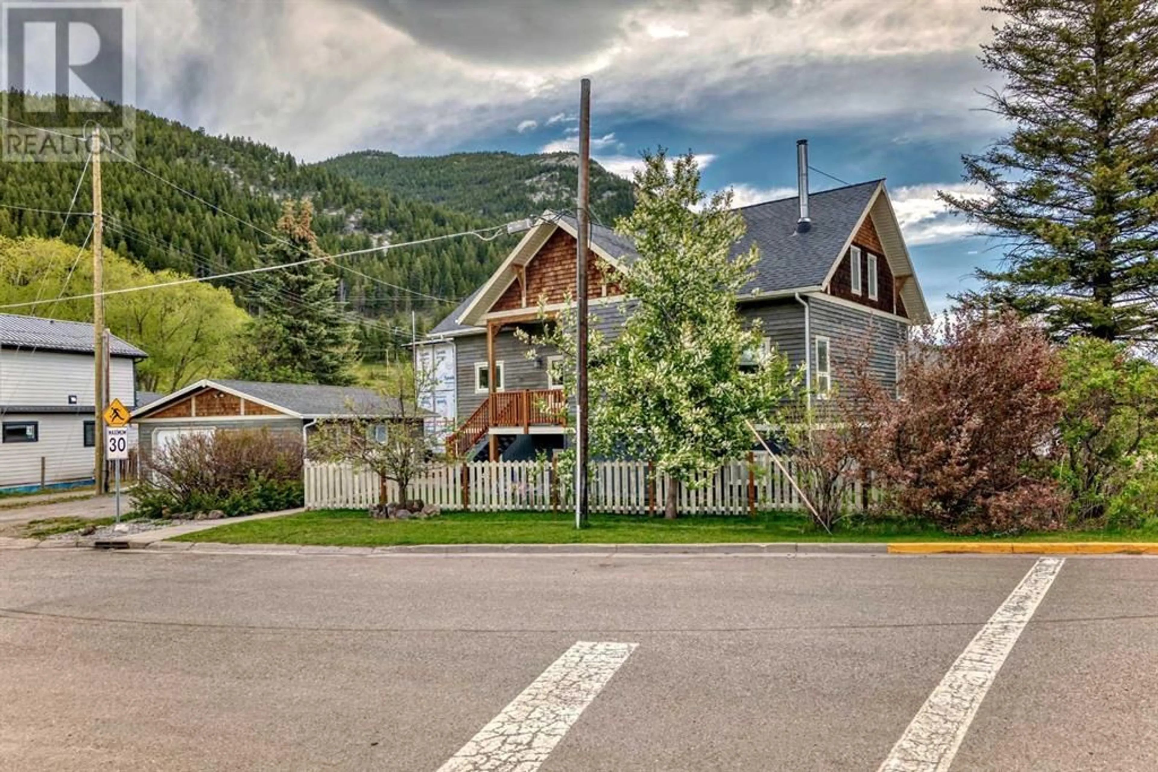 A pic from exterior of the house or condo for 13501 20 Avenue, Blairmore Alberta T0K0E0