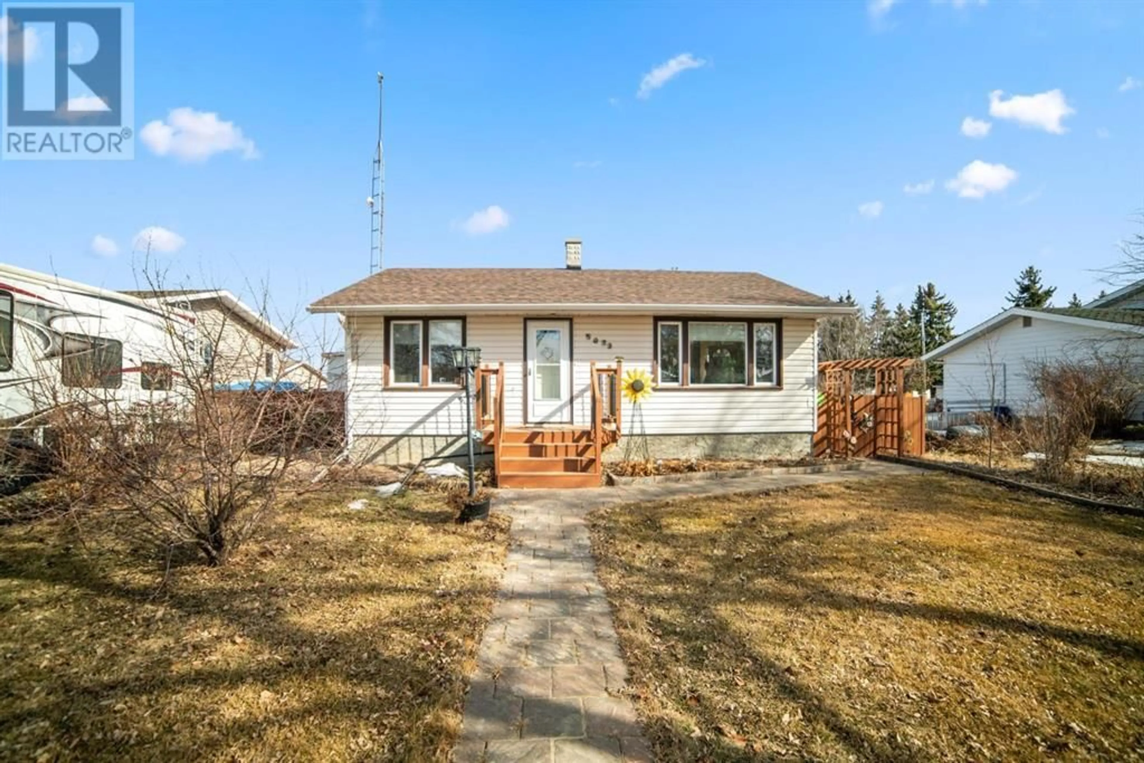 Frontside or backside of a home for 5029 47 Street, Daysland Alberta T0B1A0
