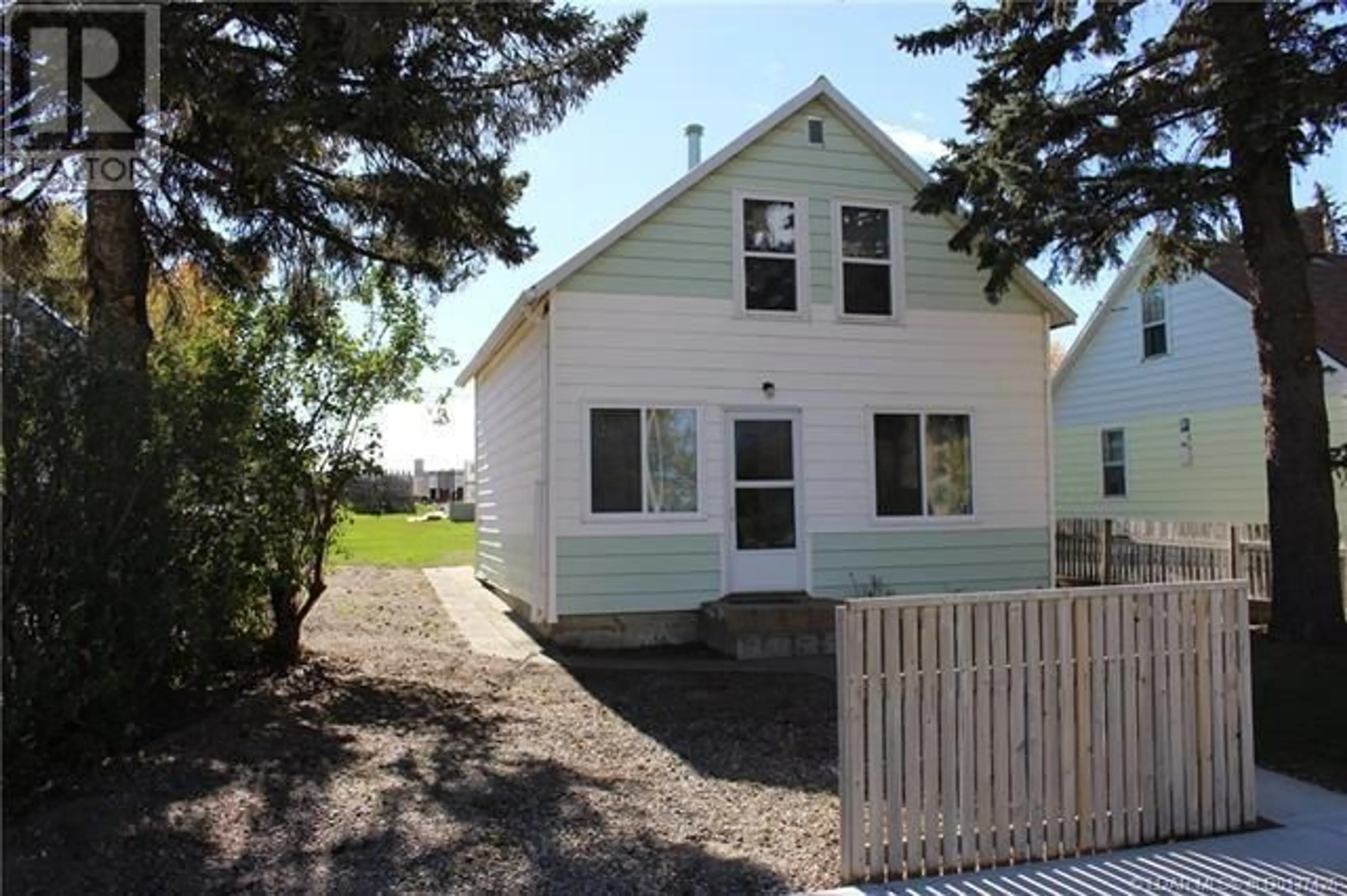 Cottage for 223 Highway Avenue, Picture Butte Alberta T0K1V0