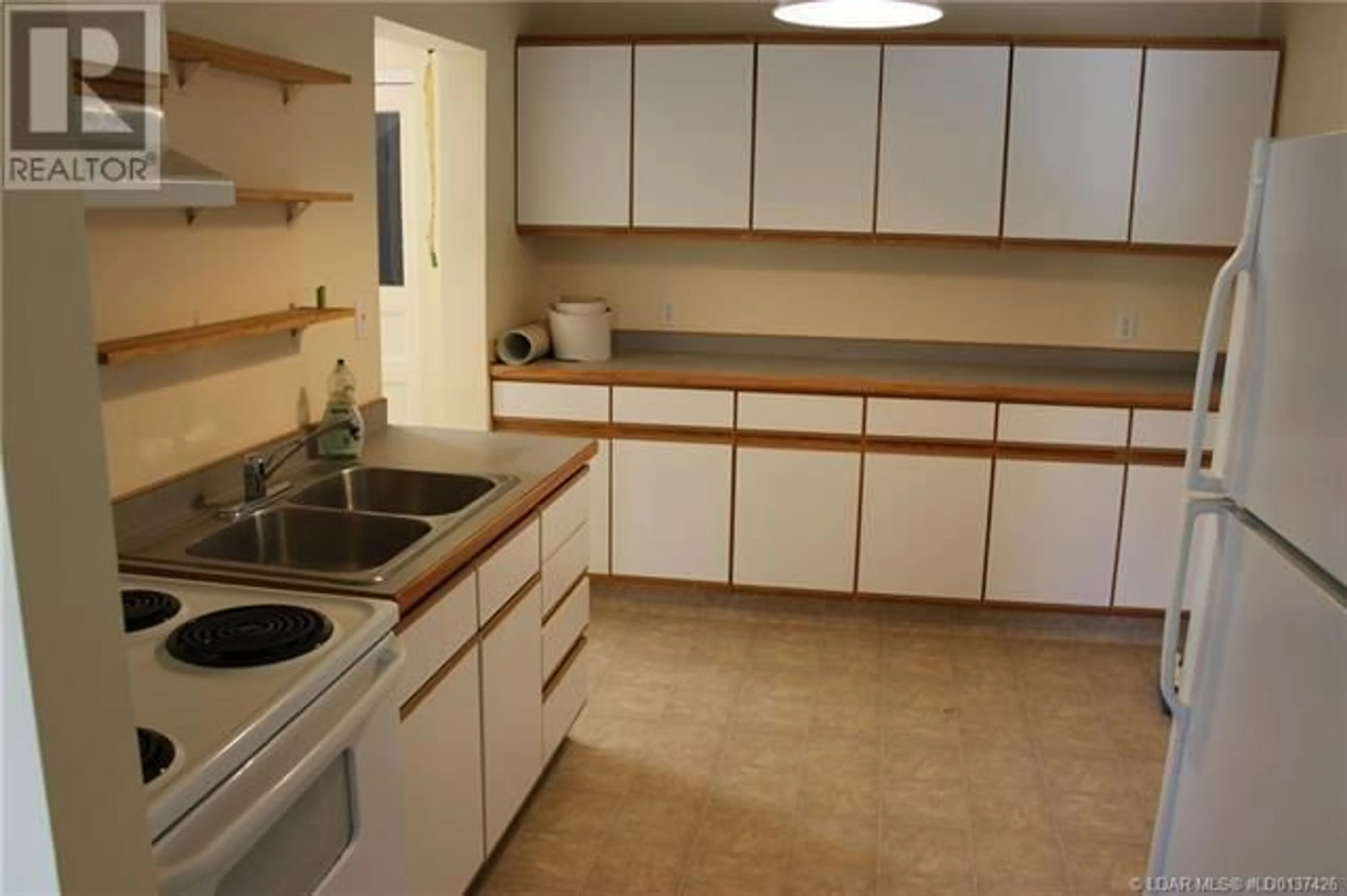 Standard kitchen for 223 Highway Avenue, Picture Butte Alberta T0K1V0