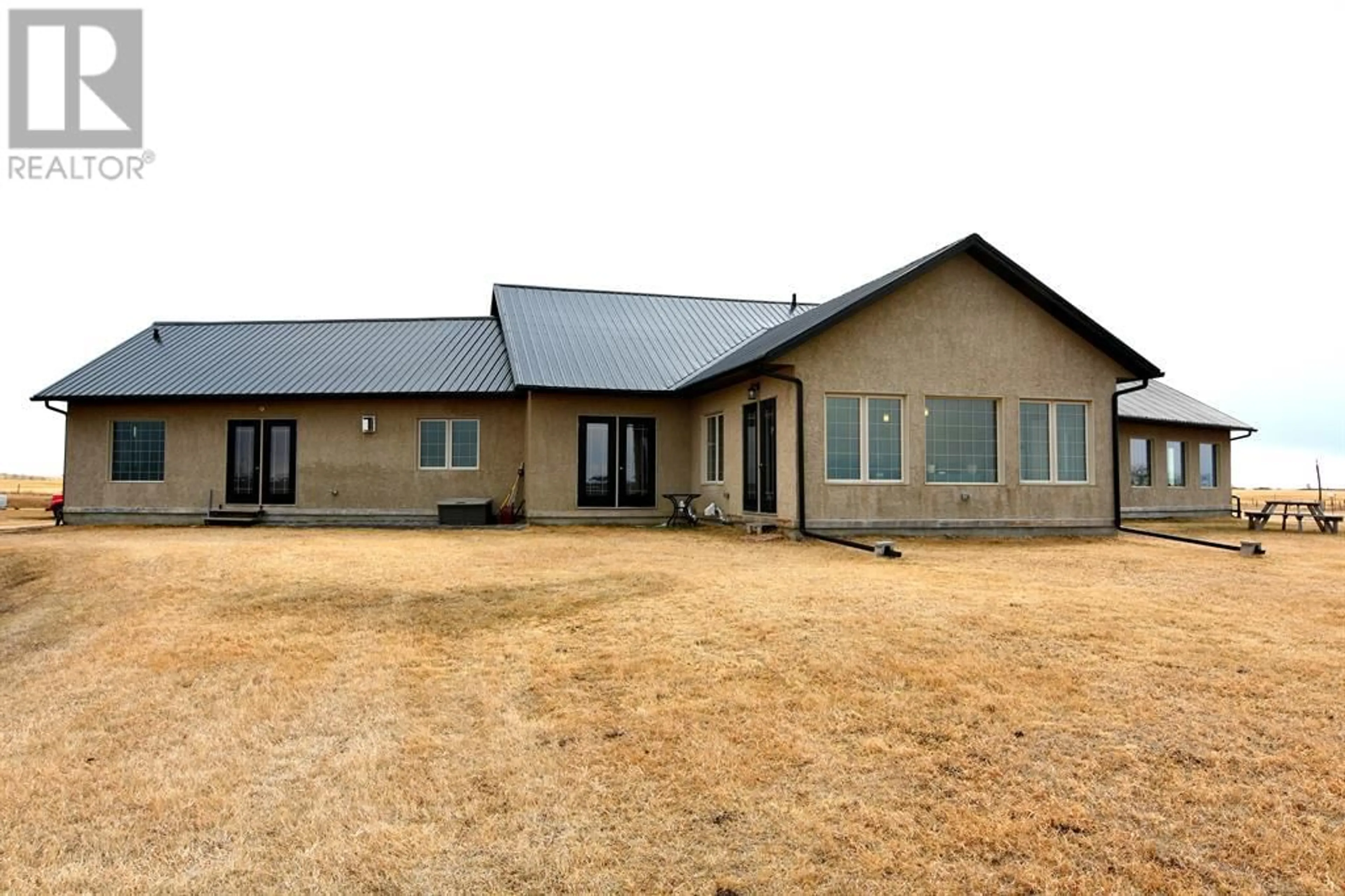 Outside view for 39332 Range Road 113, Rural Paintearth No. 18, County of Alberta T0C1C0