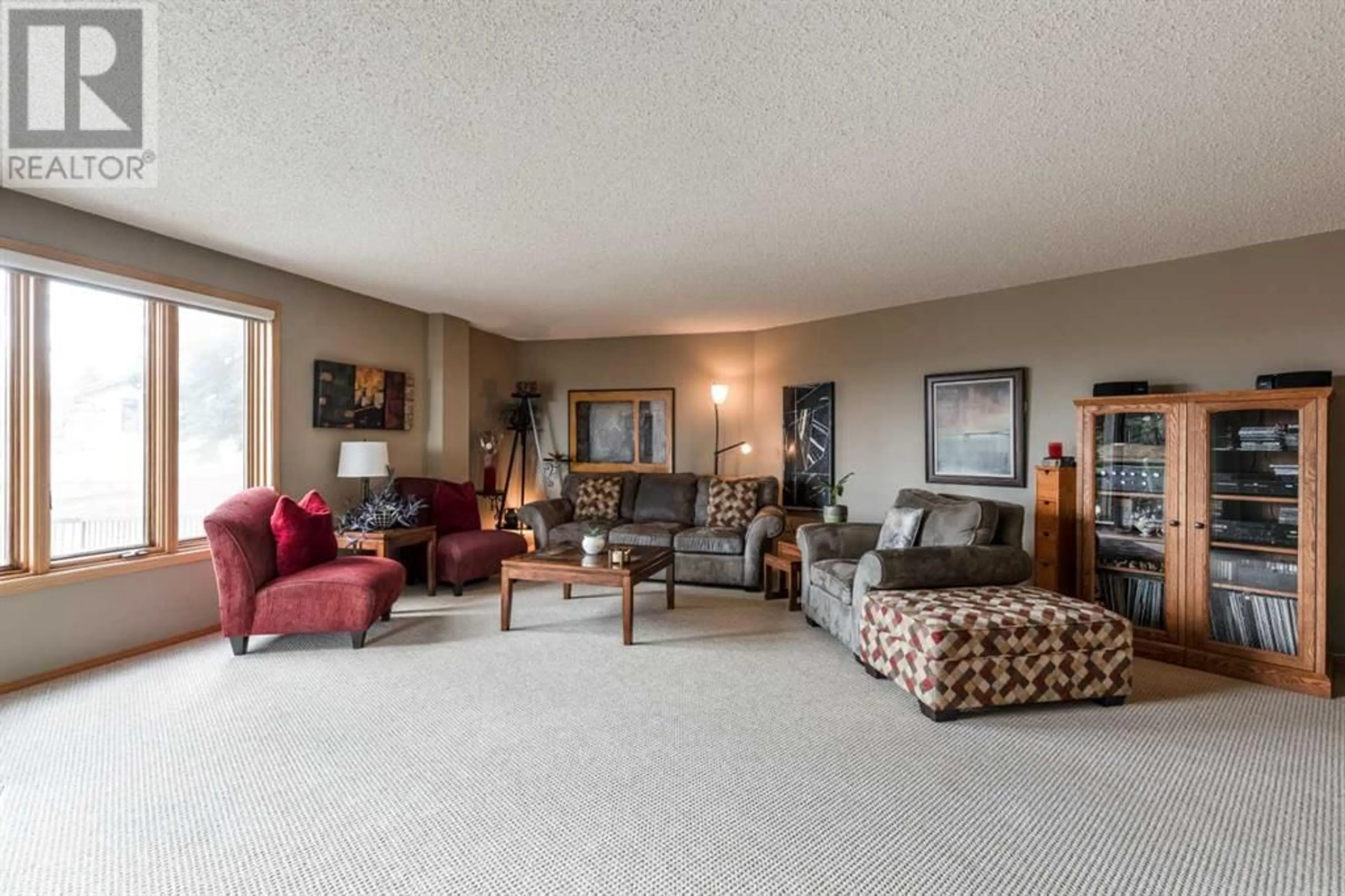 Living room for 2 1165 16 Street NE, Medicine Hat Alberta T1C1P7