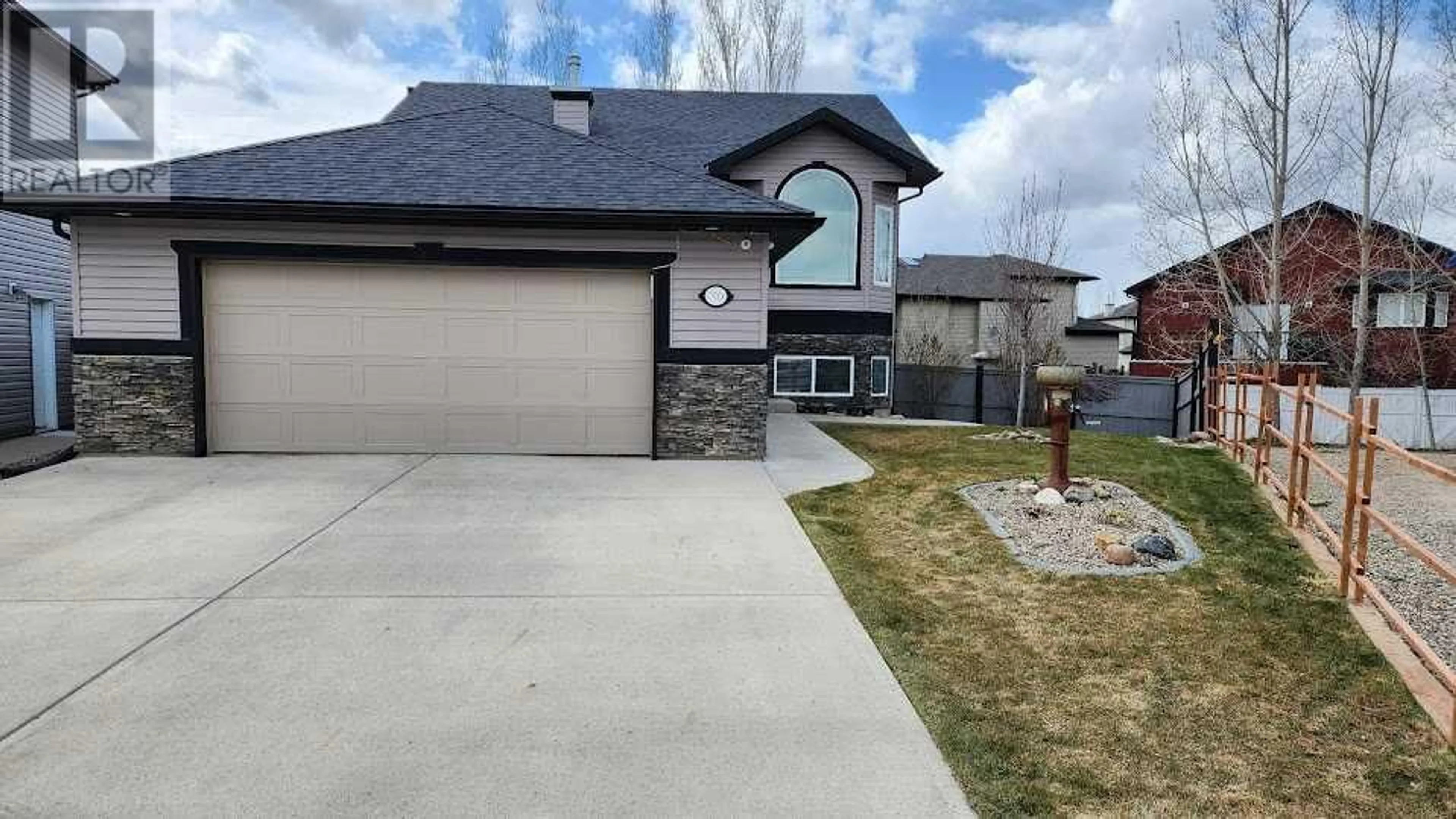 Frontside or backside of a home for 30 Couleesprings Place S, Lethbridge Alberta T1K5C5