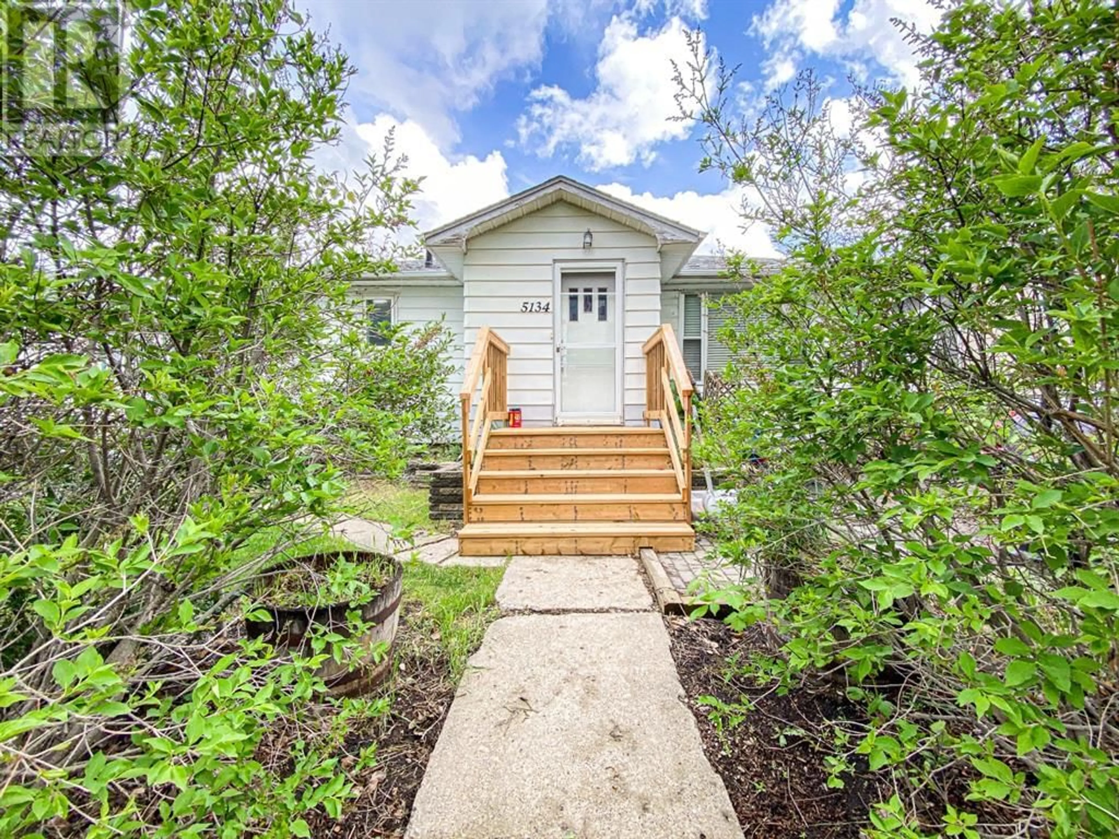 Cottage for 5134 49 Street, Olds Alberta T4H1H4