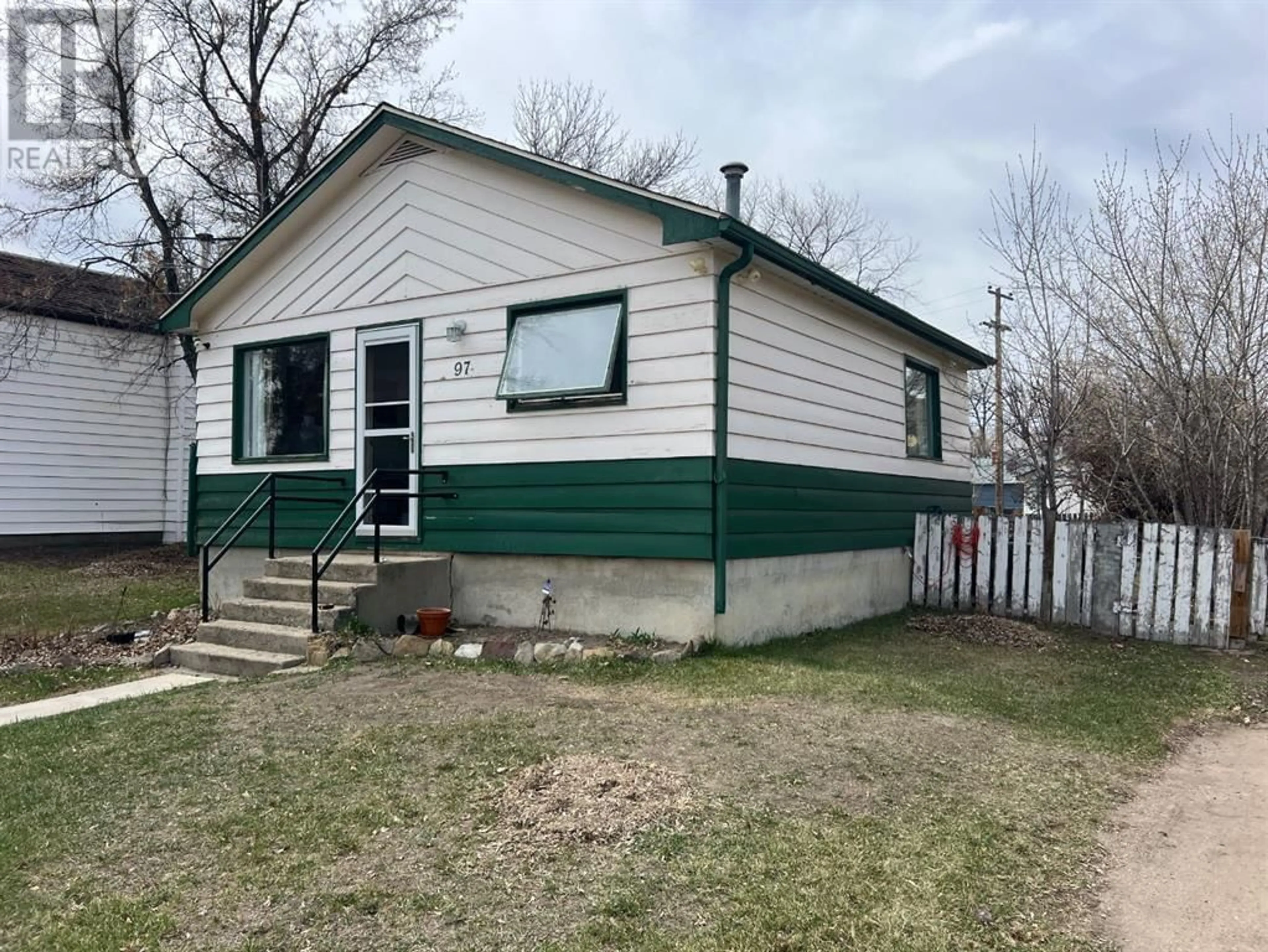 Cottage for 97 Villa Street, Drumheller Alberta T0J0Y1