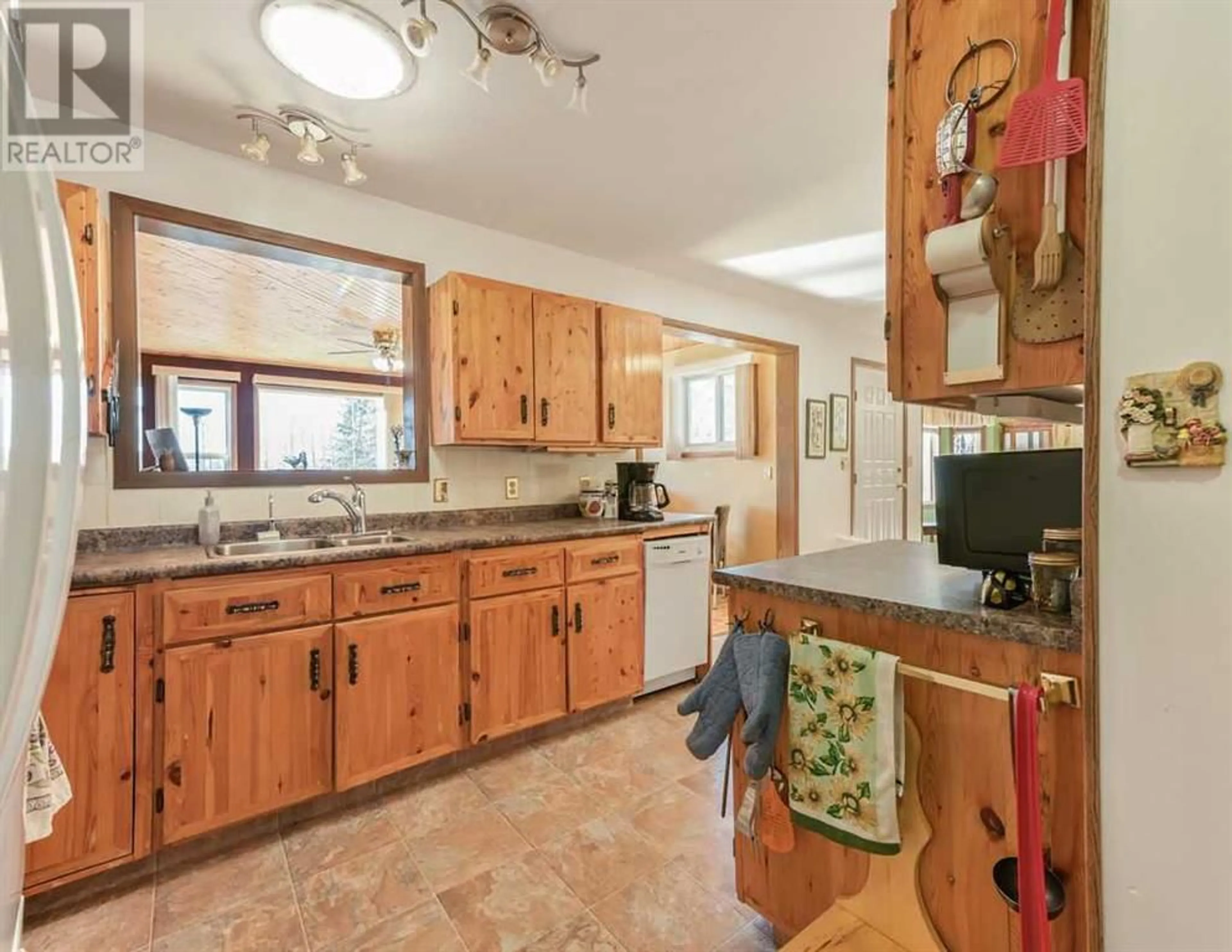 Kitchen for 618 Willow Drive, Sunset Beach Alberta T9S1R6