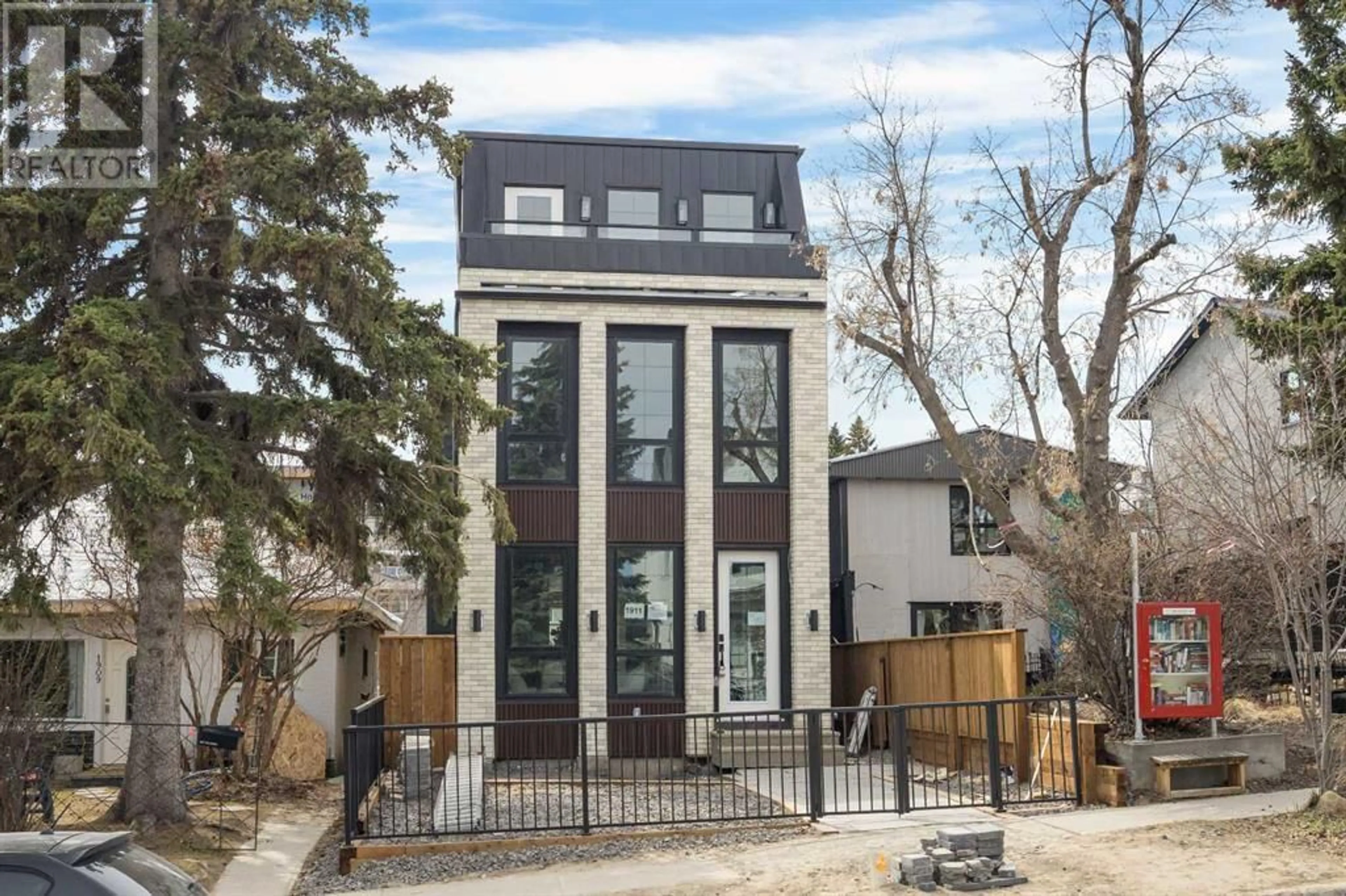 A pic from exterior of the house or condo for 1911 27 Avenue SW, Calgary Alberta T2T1H4