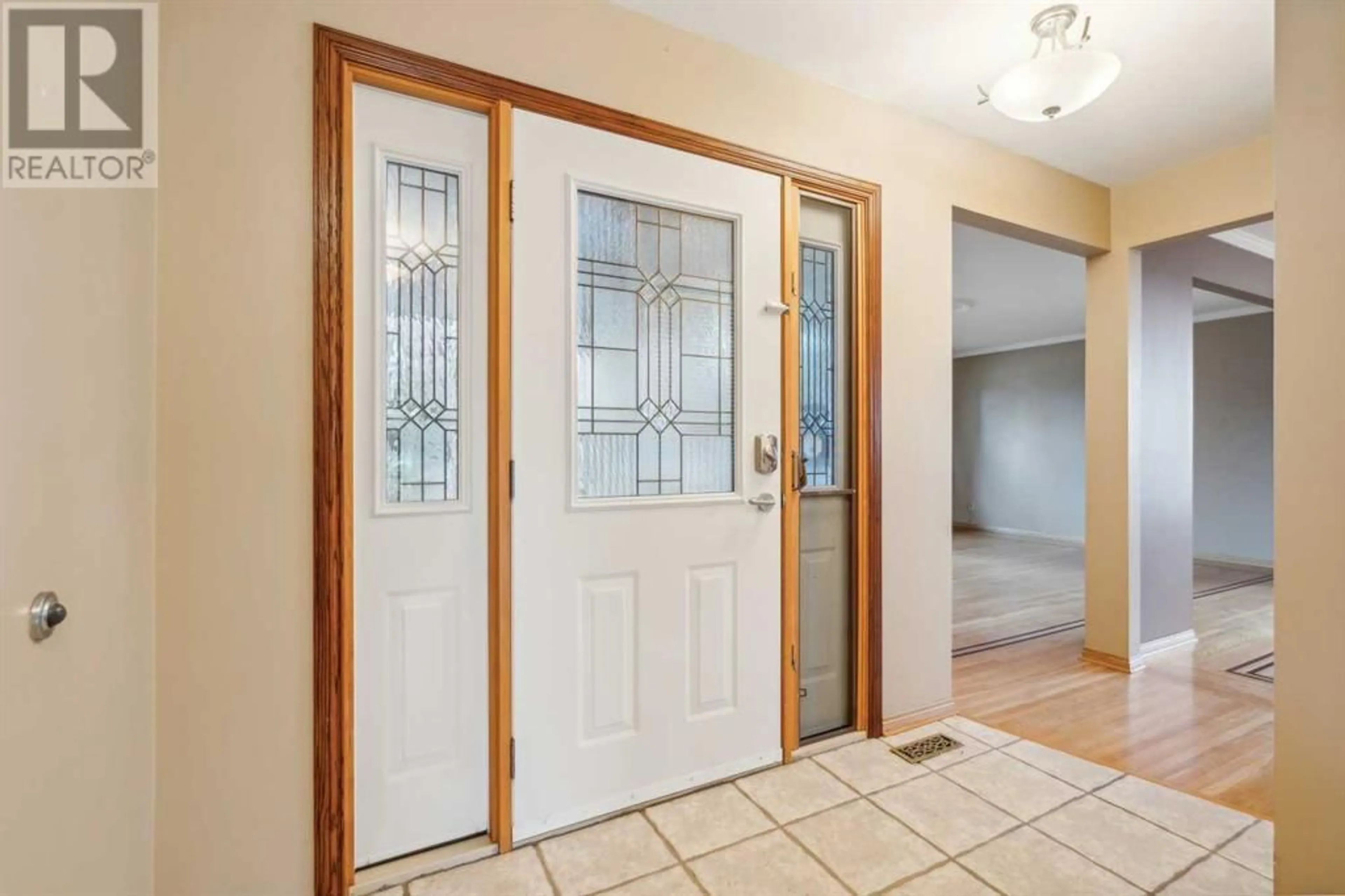 Indoor entryway for 5627 Dalcastle Rise NW, Calgary Alberta T3A2A5