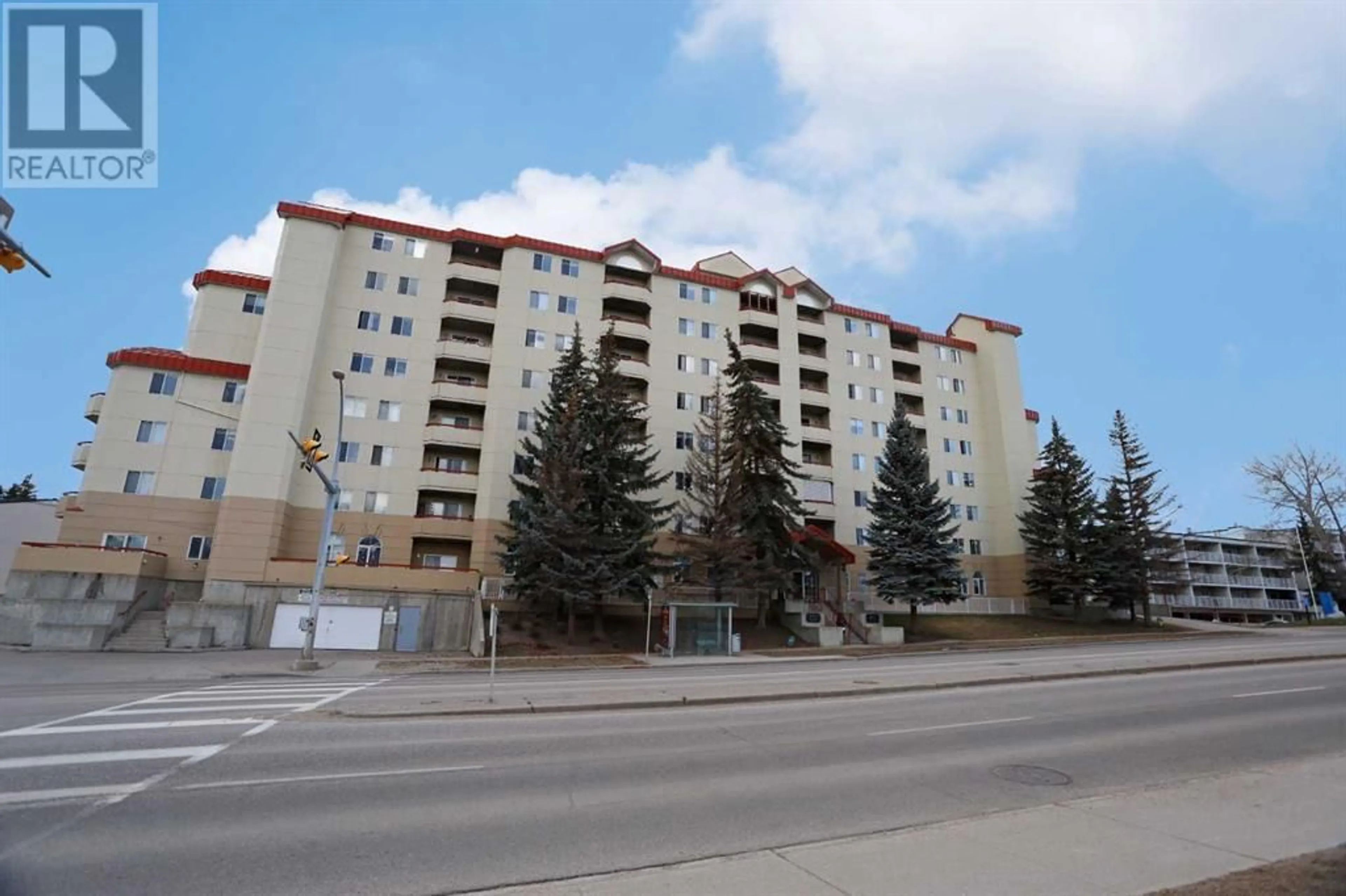 A pic from exterior of the house or condo for 304 2011 University Drive NW, Calgary Alberta T2N4T4