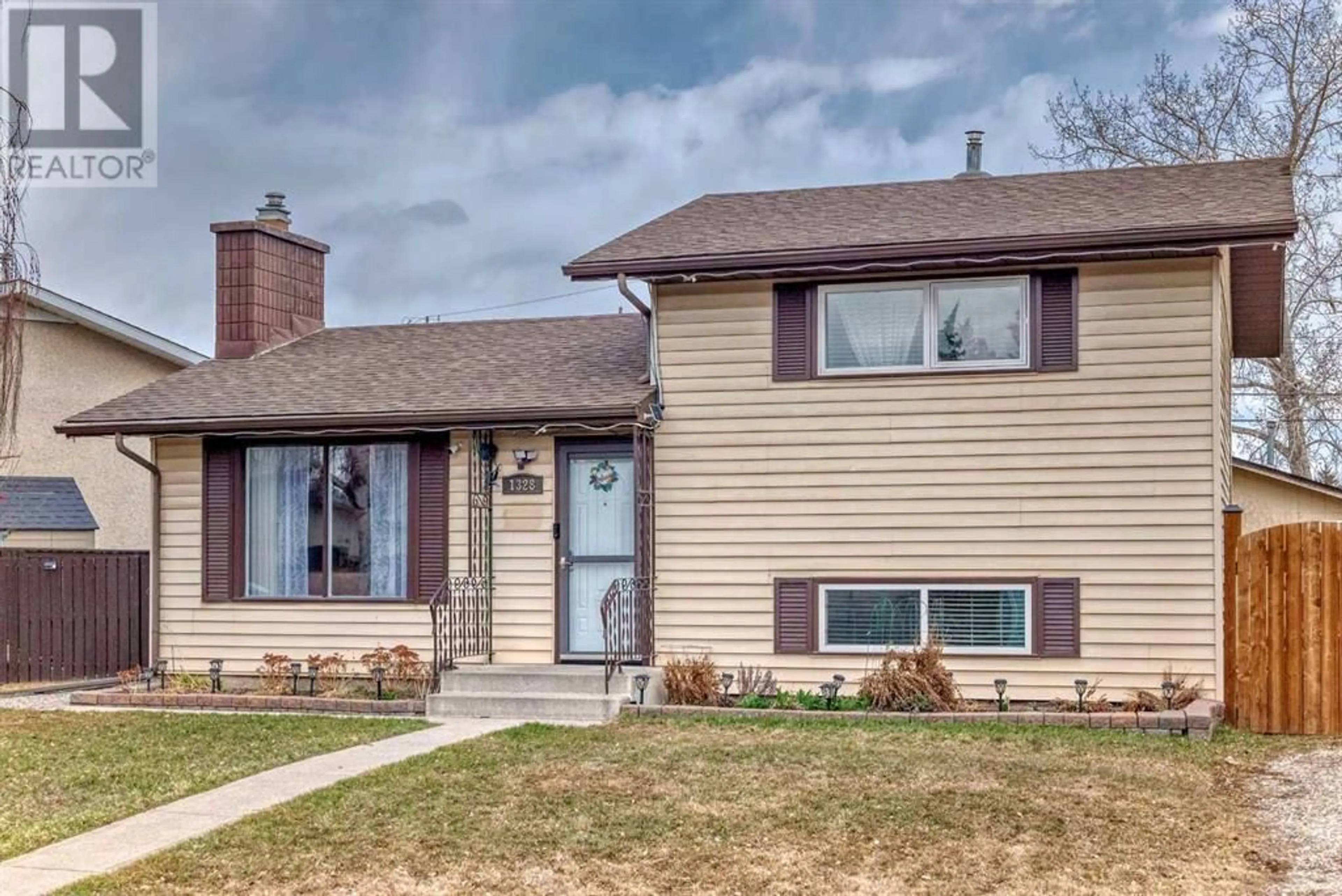 Frontside or backside of a home for 1328 Pennsburg Road SE, Calgary Alberta T2A2J9