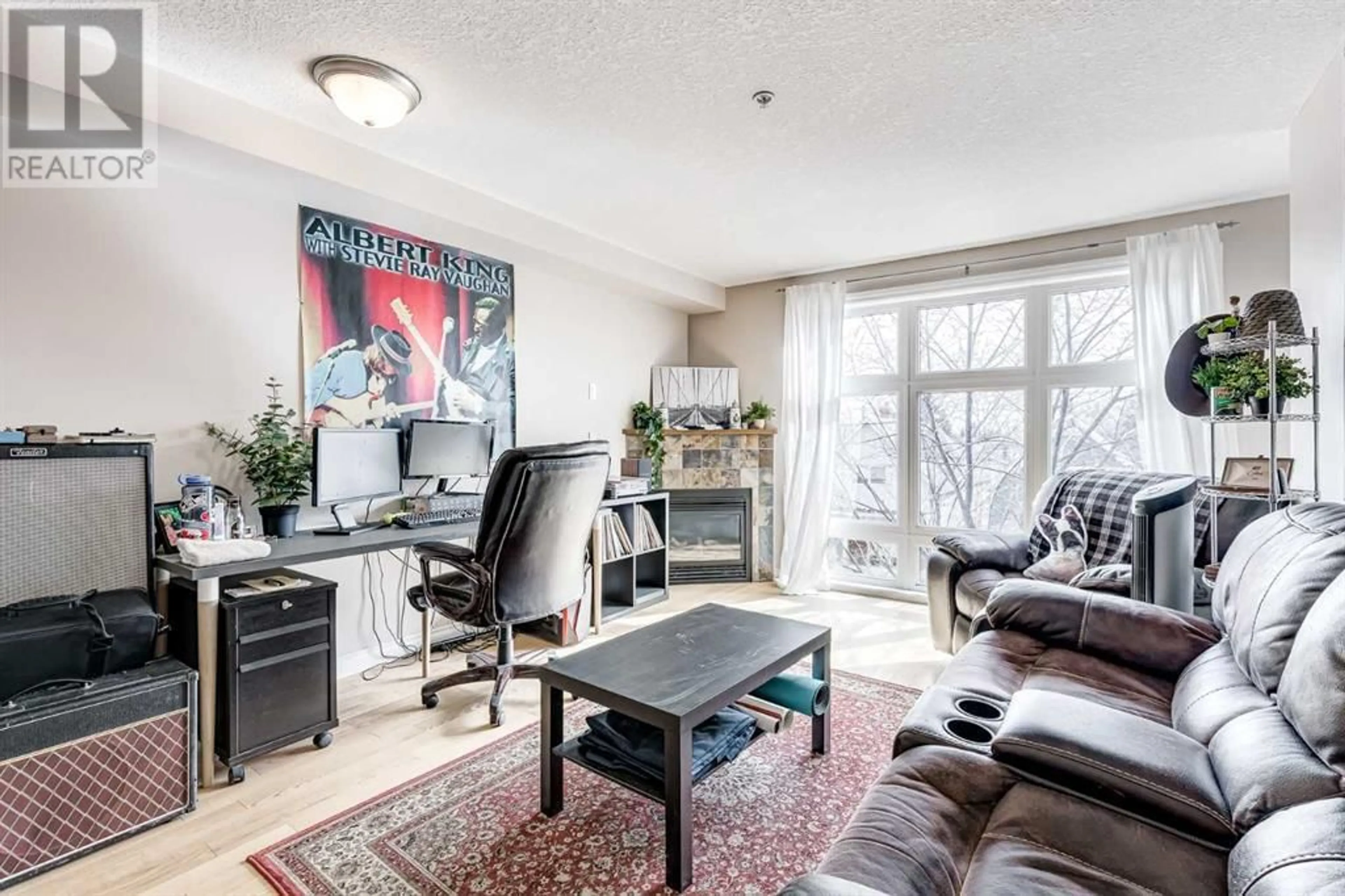 Living room for 304 725 4 Street NE, Calgary Alberta T2E3S7