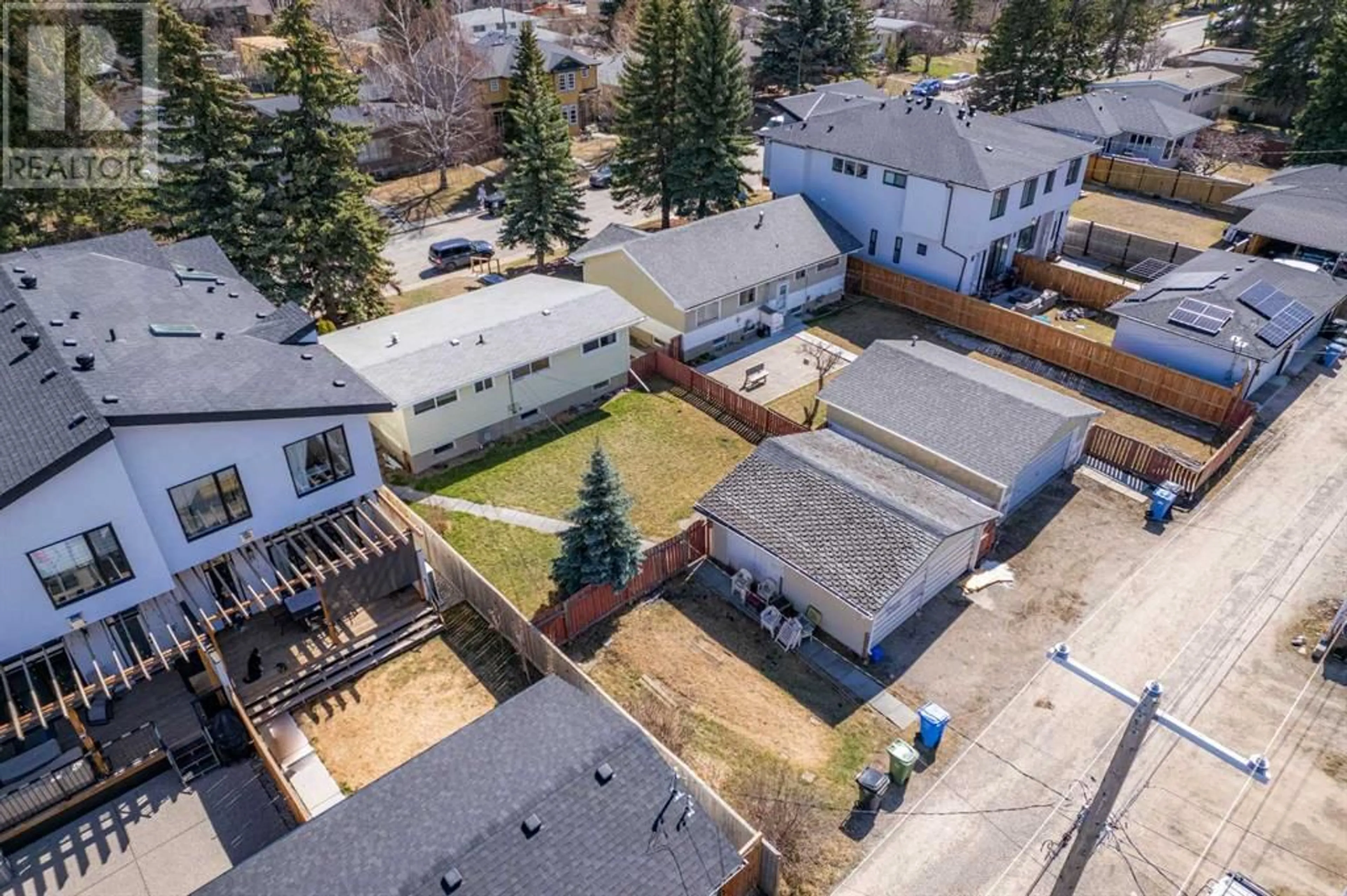 Frontside or backside of a home for 1423 44 Street SW, Calgary Alberta T3C2A7