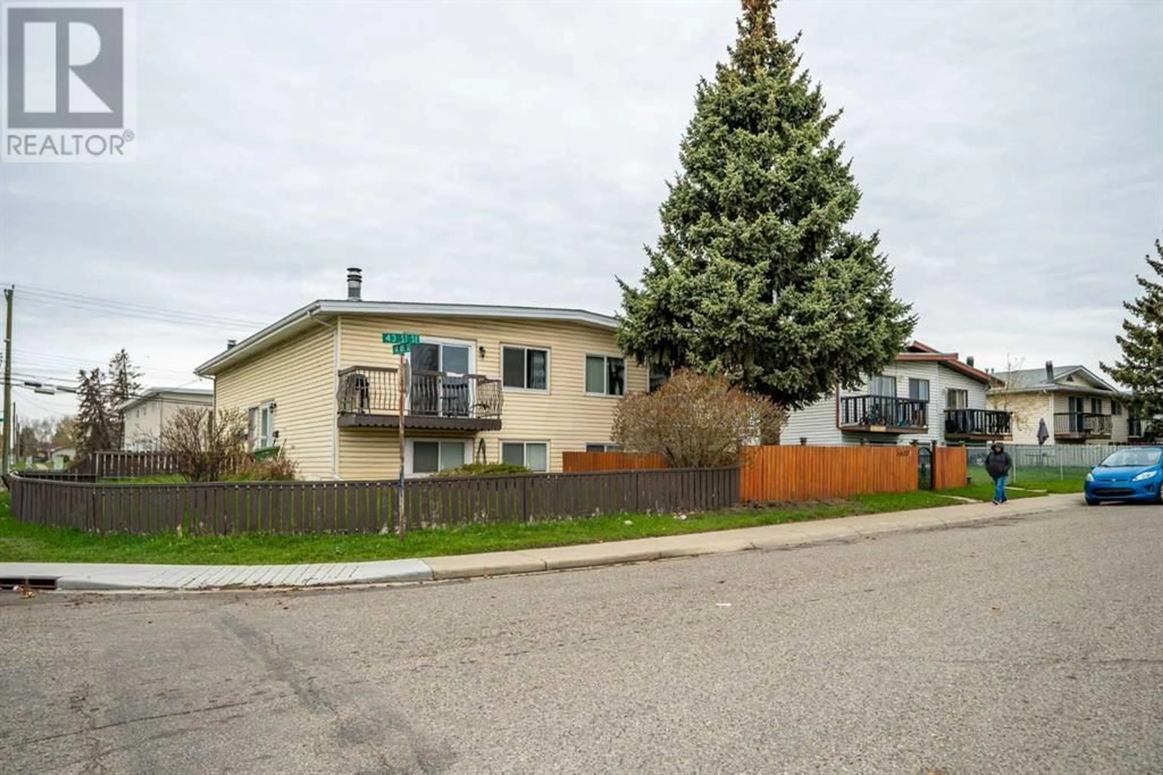 A pic from exterior of the house or condo for C 1427 43 Street SE, Calgary Alberta T2A5E5