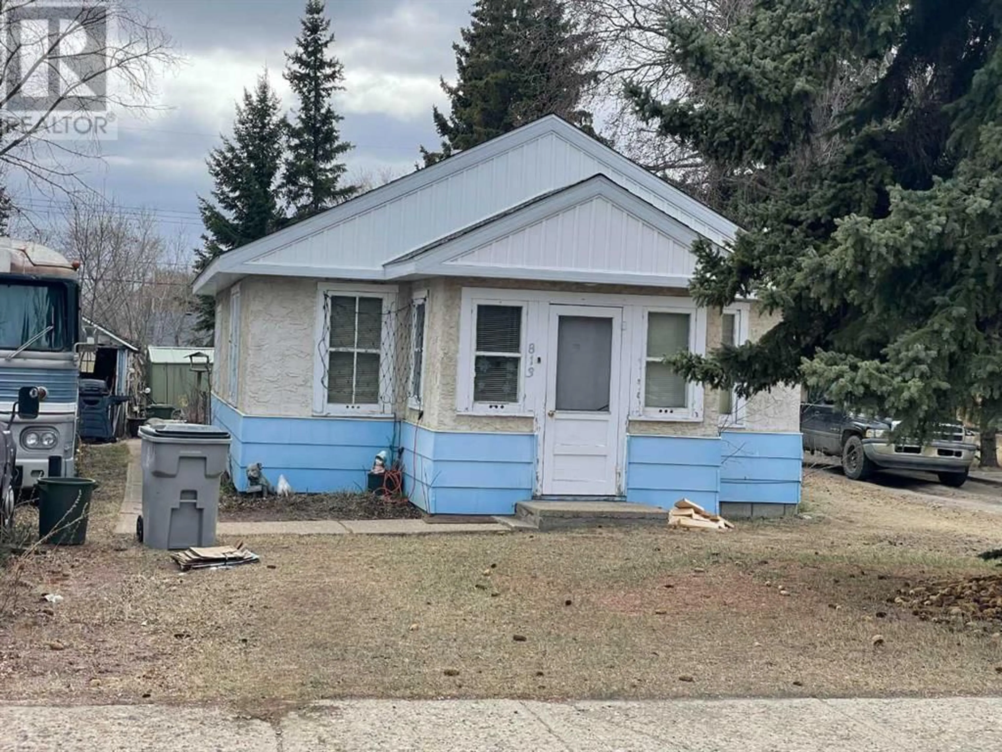Frontside or backside of a home for 813 9 Avenue, Wainwright Alberta T9W1B9