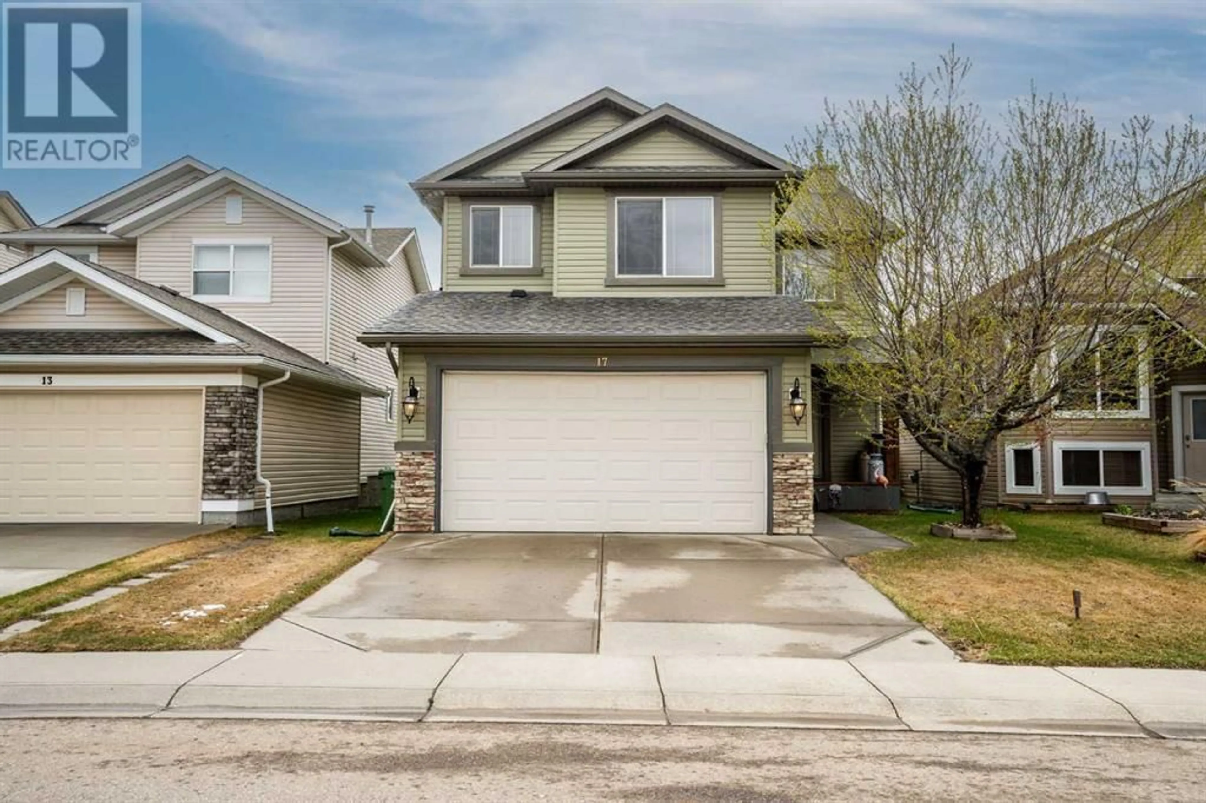 Frontside or backside of a home for 17 Thornfield Close SE, Airdrie Alberta T4A2R7