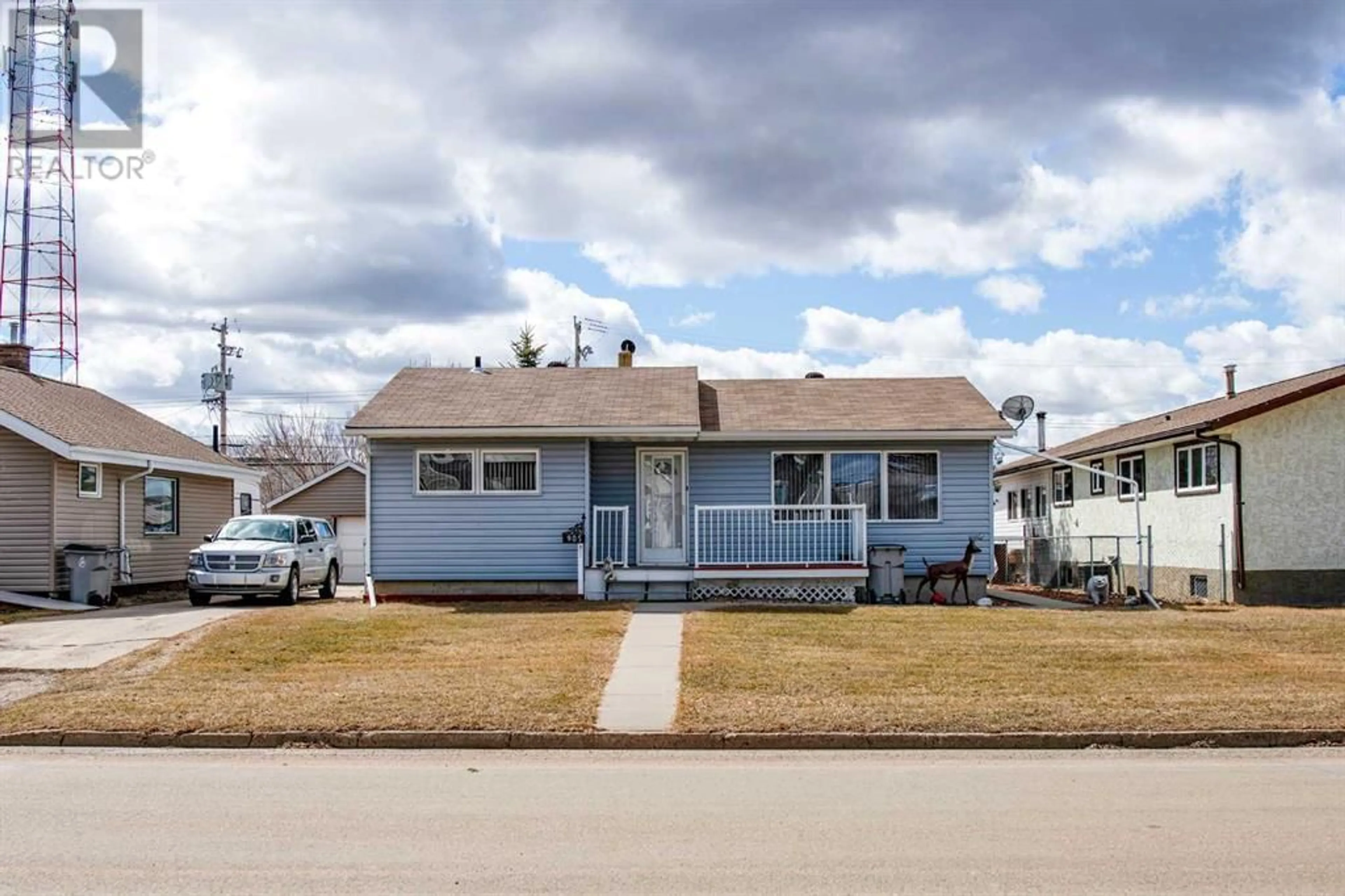 Frontside or backside of a home for 905 4 Avenue, Wainwright Alberta T9W1C6