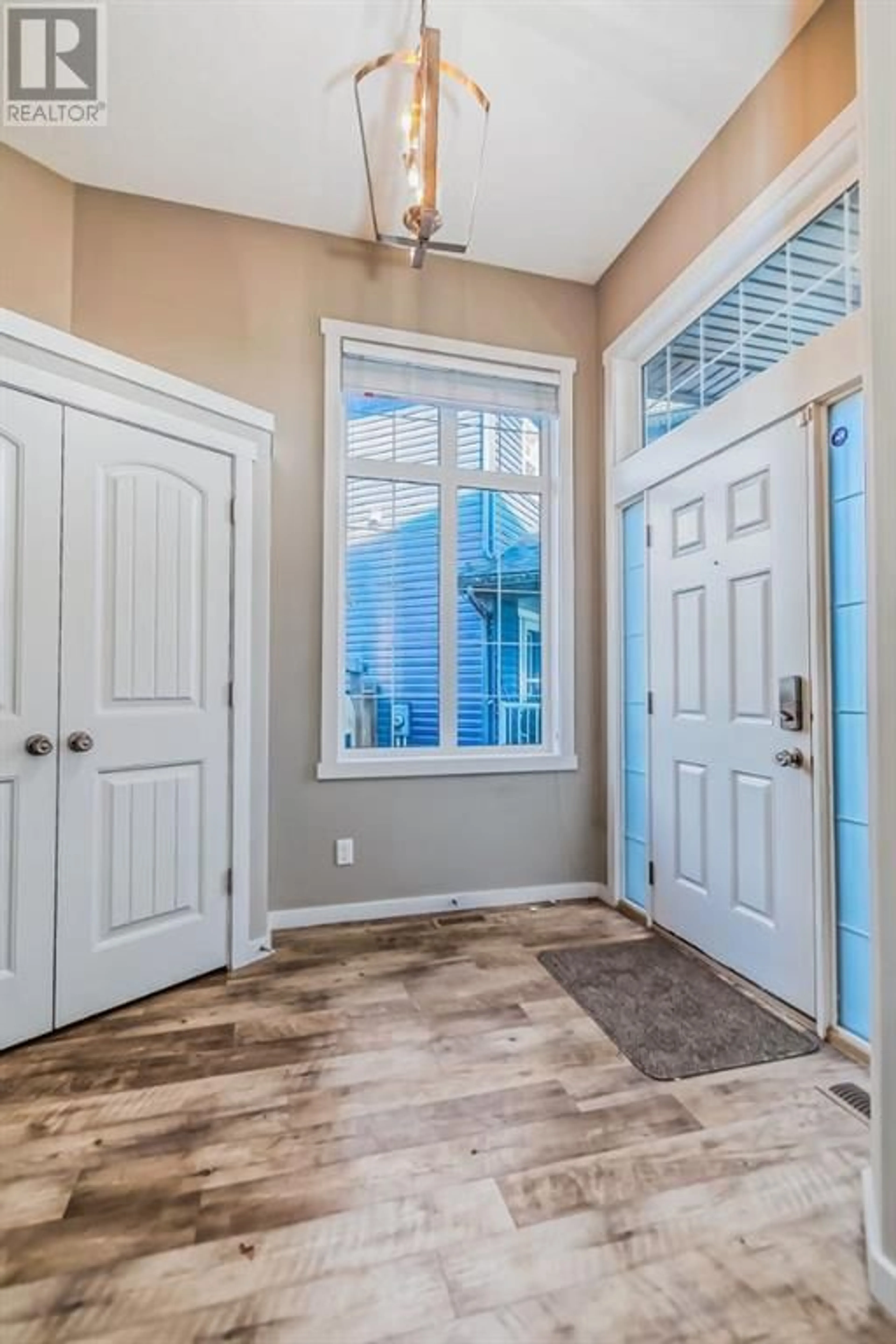 Indoor entryway for 61 Kingsbridge Place SE, Airdrie Alberta T4A0S4