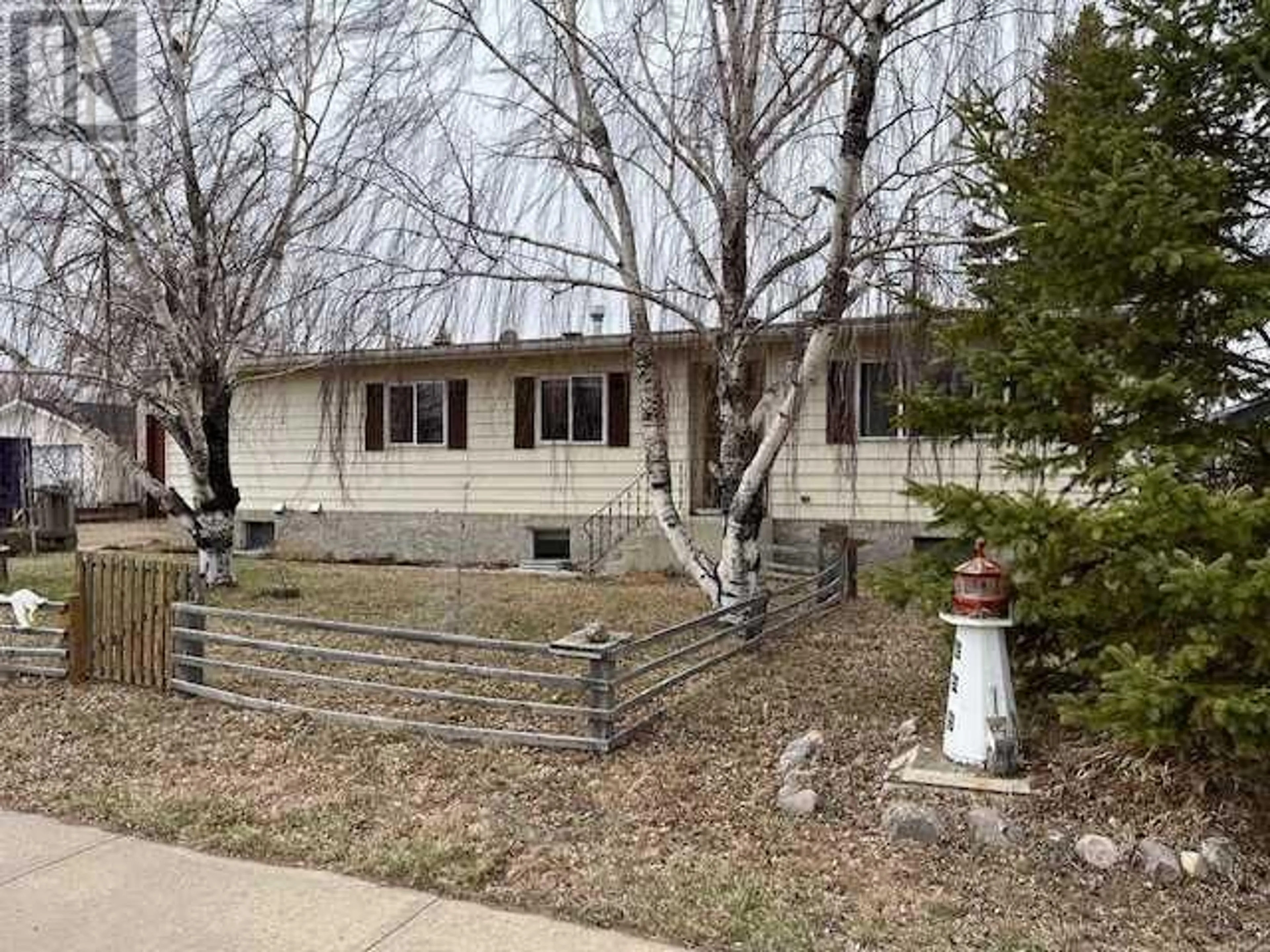 Frontside or backside of a home for 514 Queen Street, Elnora Alberta T0M0Y0