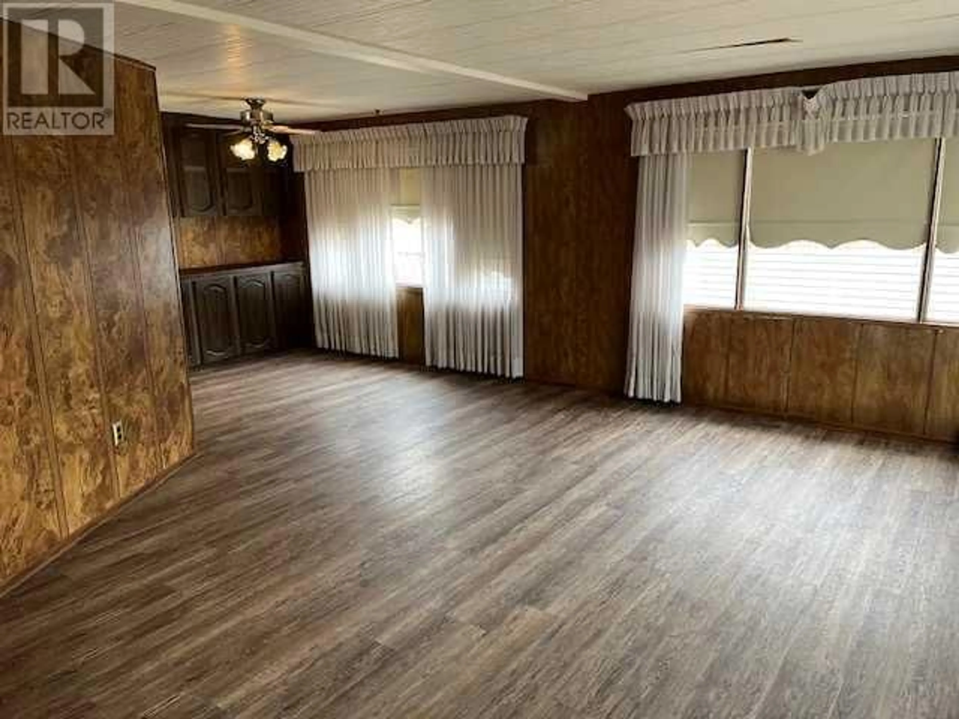 A pic of a room for 514 Queen Street, Elnora Alberta T0M0Y0