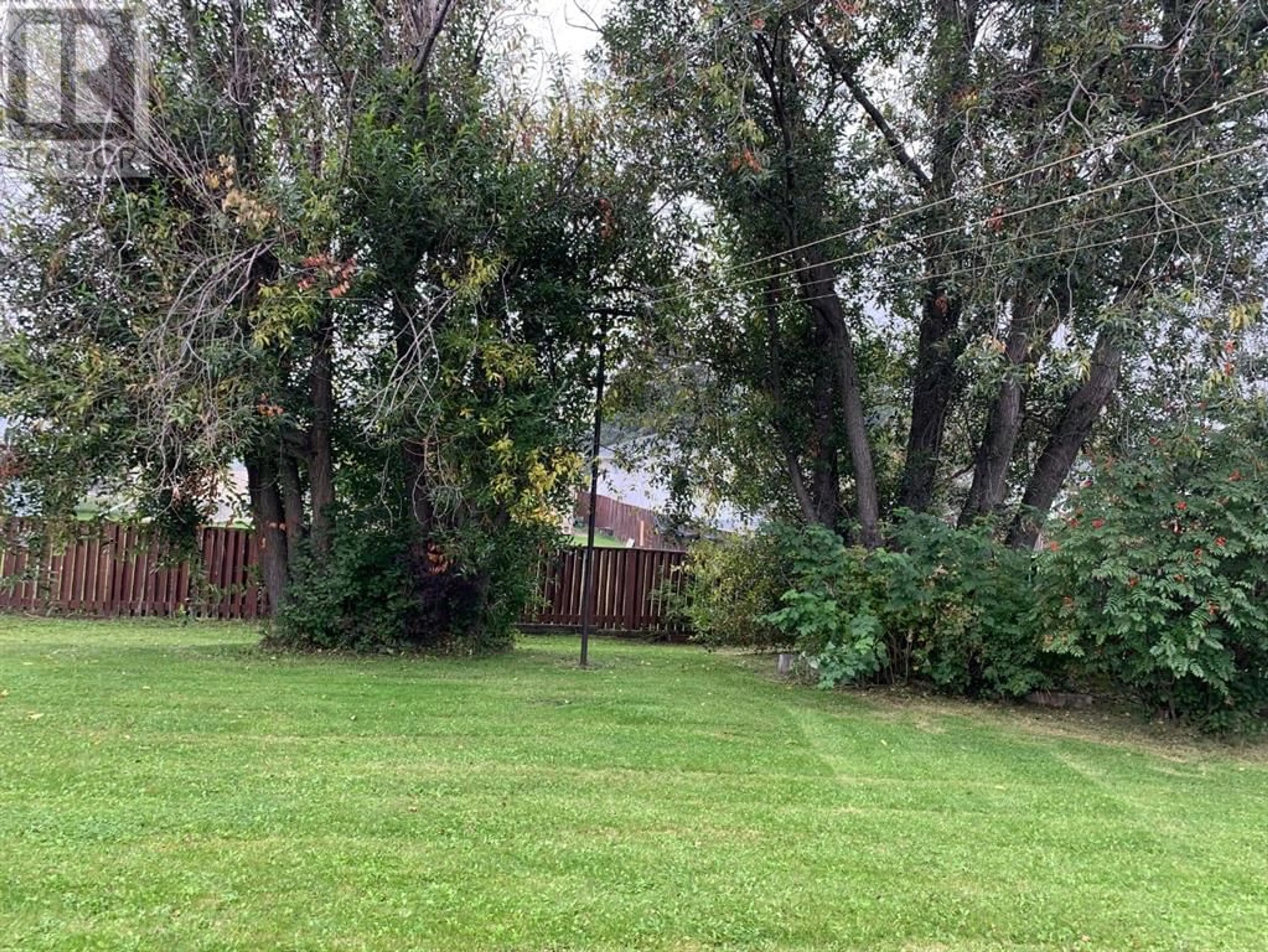 Fenced yard for 607 7 Avenue, Fox Creek Alberta T0H1P0