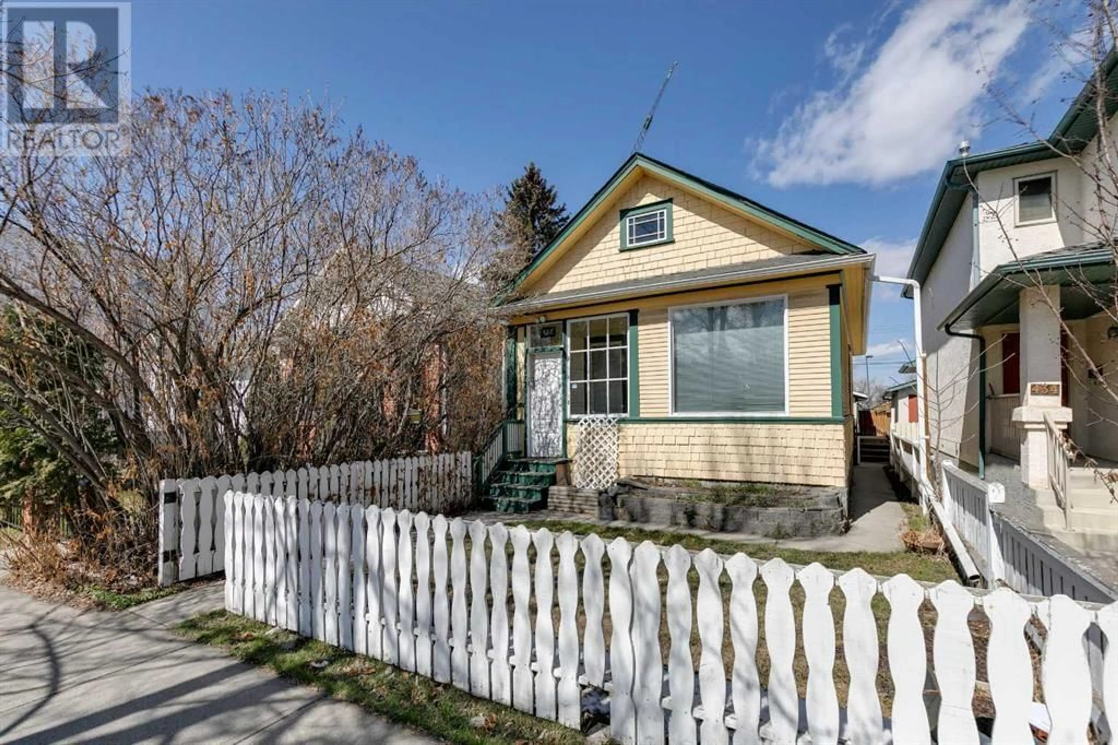 Frontside or backside of a home for 432 15 Avenue NE, Calgary Alberta T2E1H4