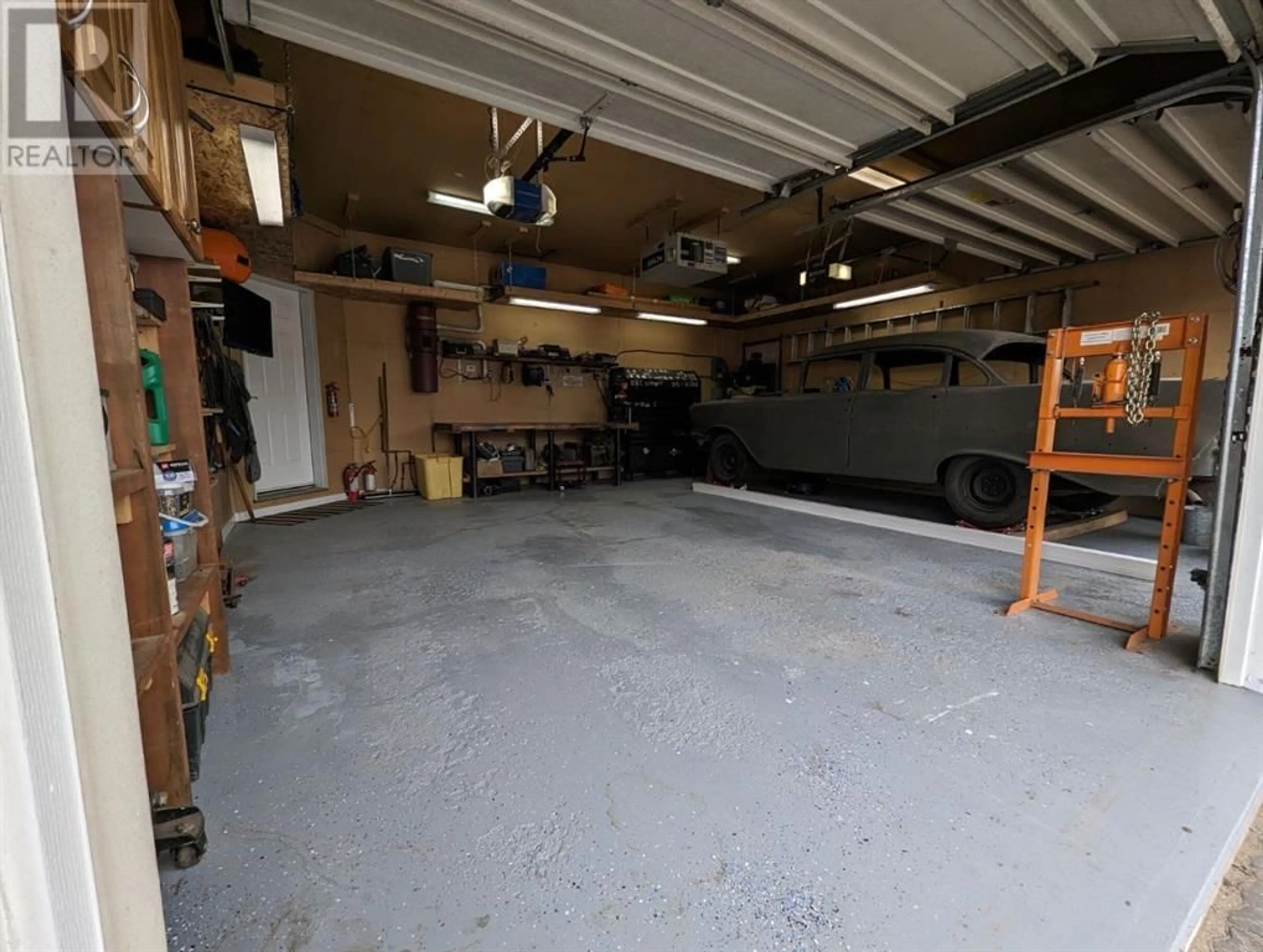 Indoor garage for 1805 10 Avenue, Wainwright Alberta T9W1L4