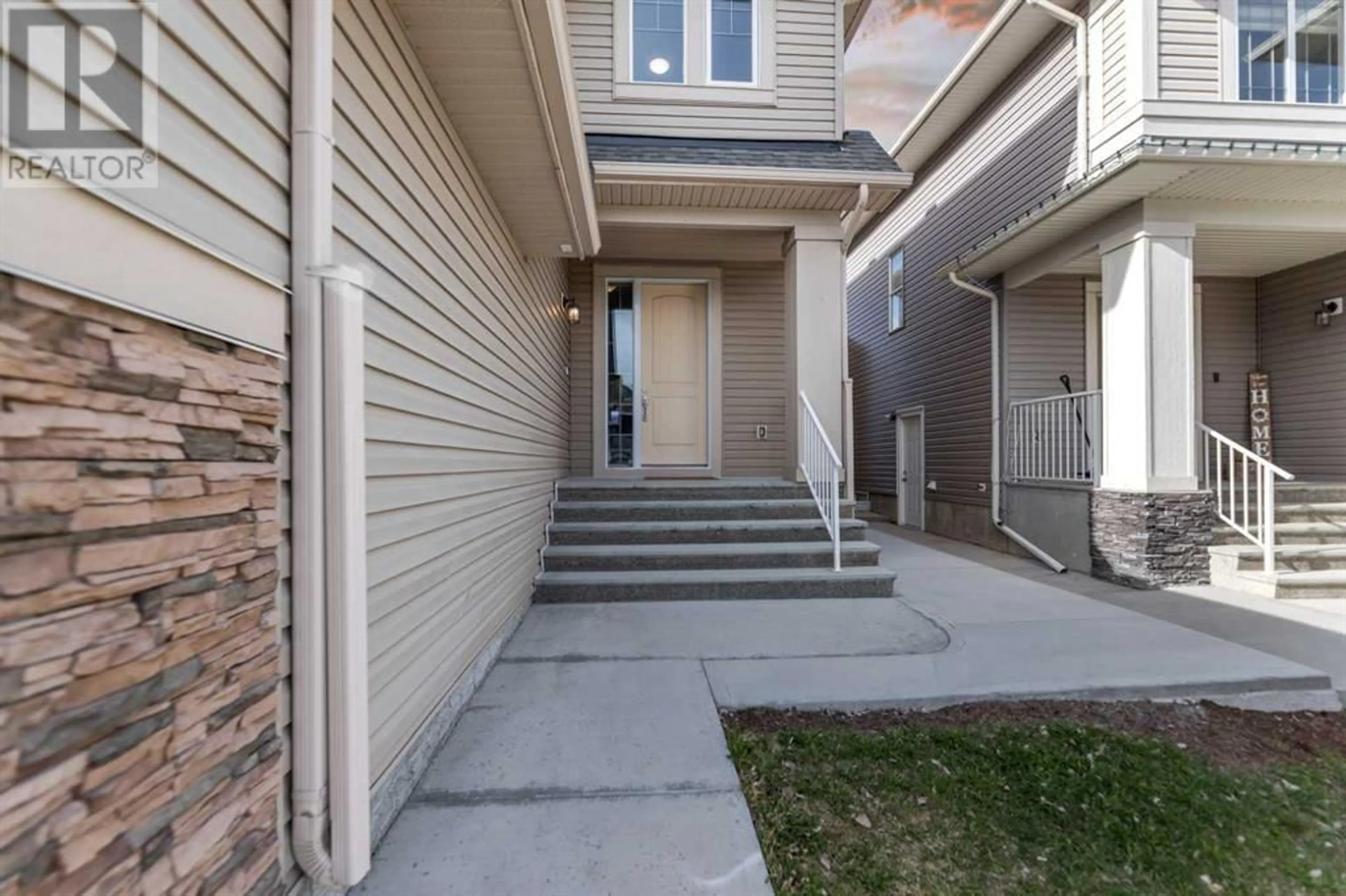 Frontside or backside of a home for 255 Baywater Way SW, Airdrie Alberta T4B0B3