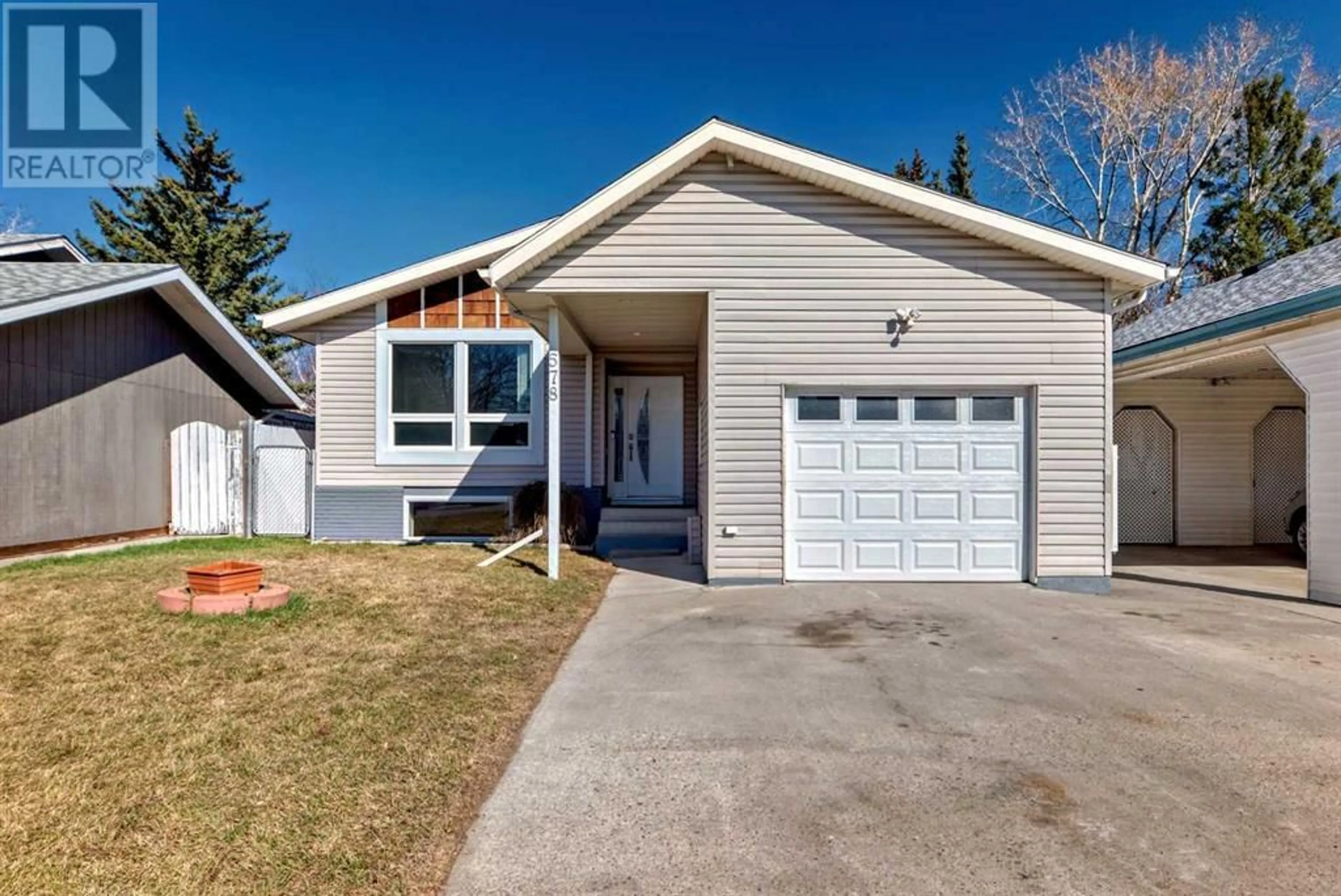 Frontside or backside of a home for 578 Aboyne Crescent NE, Calgary Alberta T2A5Y8