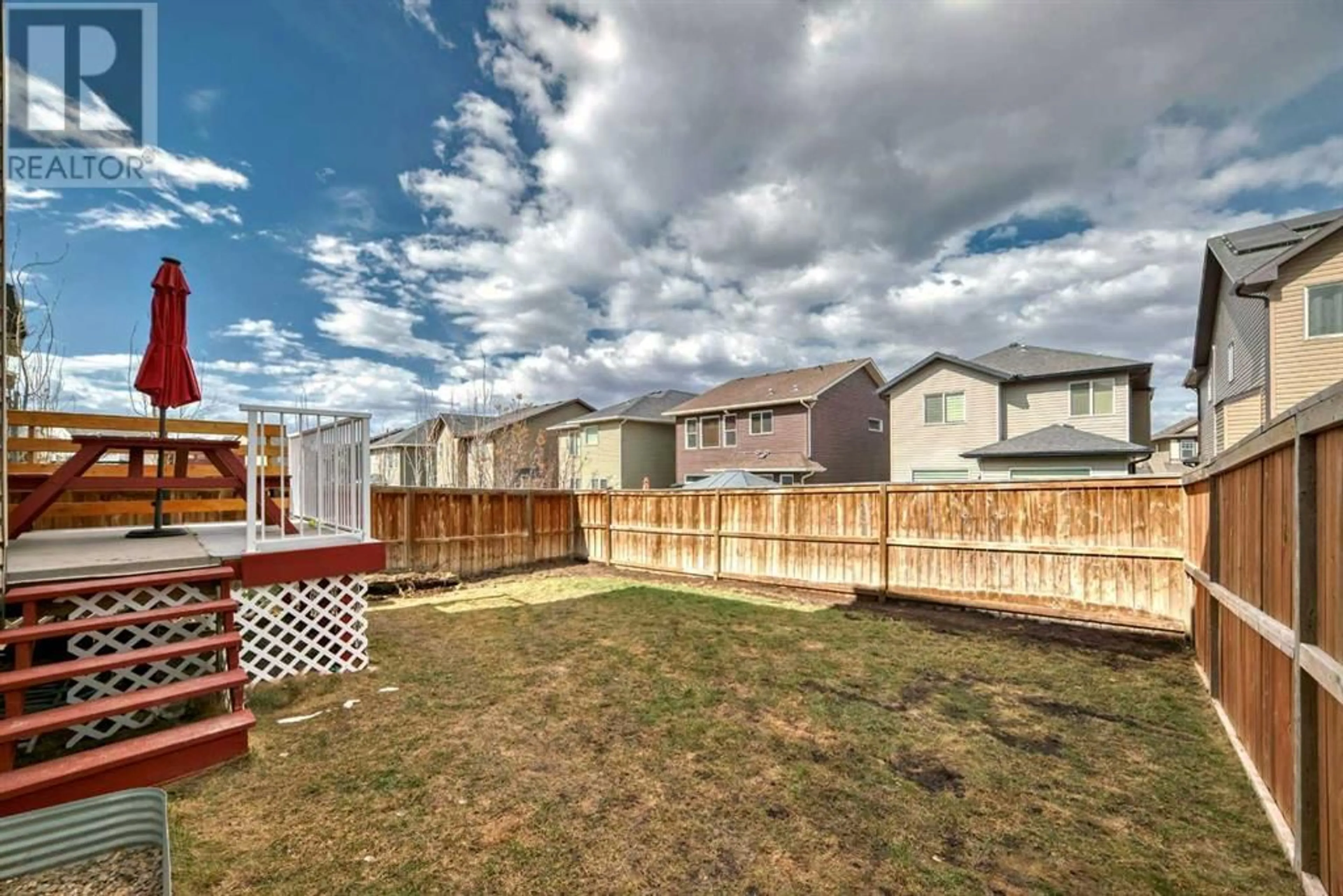 Fenced yard for 350 Nolan Hill Drive NW, Calgary Alberta T3R0S7