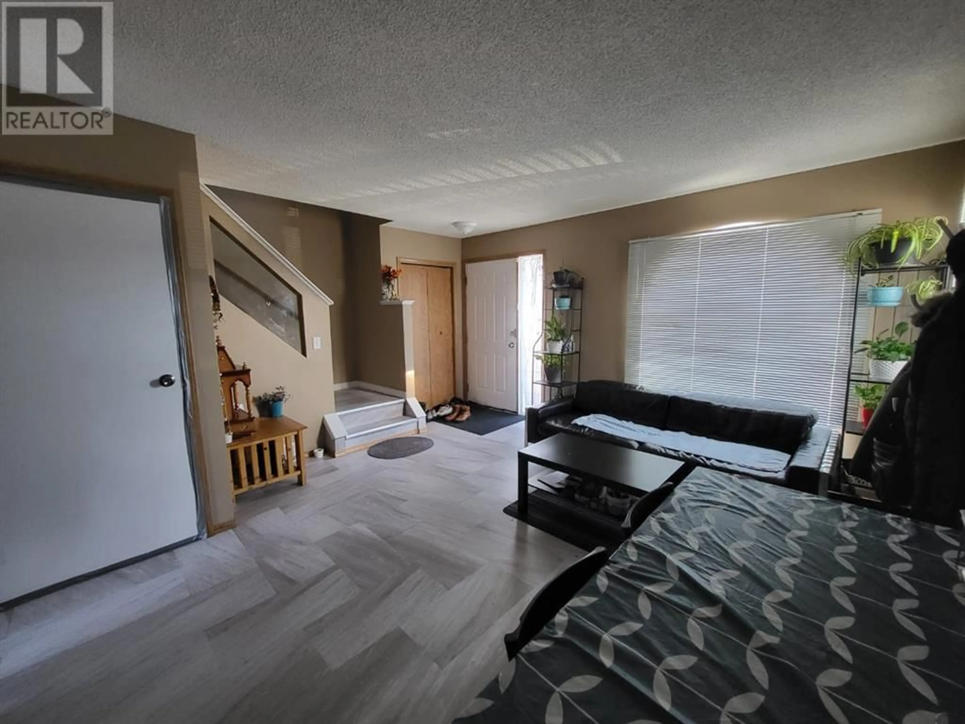 A pic of a room for 202 Saratoga Close NE, Calgary Alberta T1Y7A1
