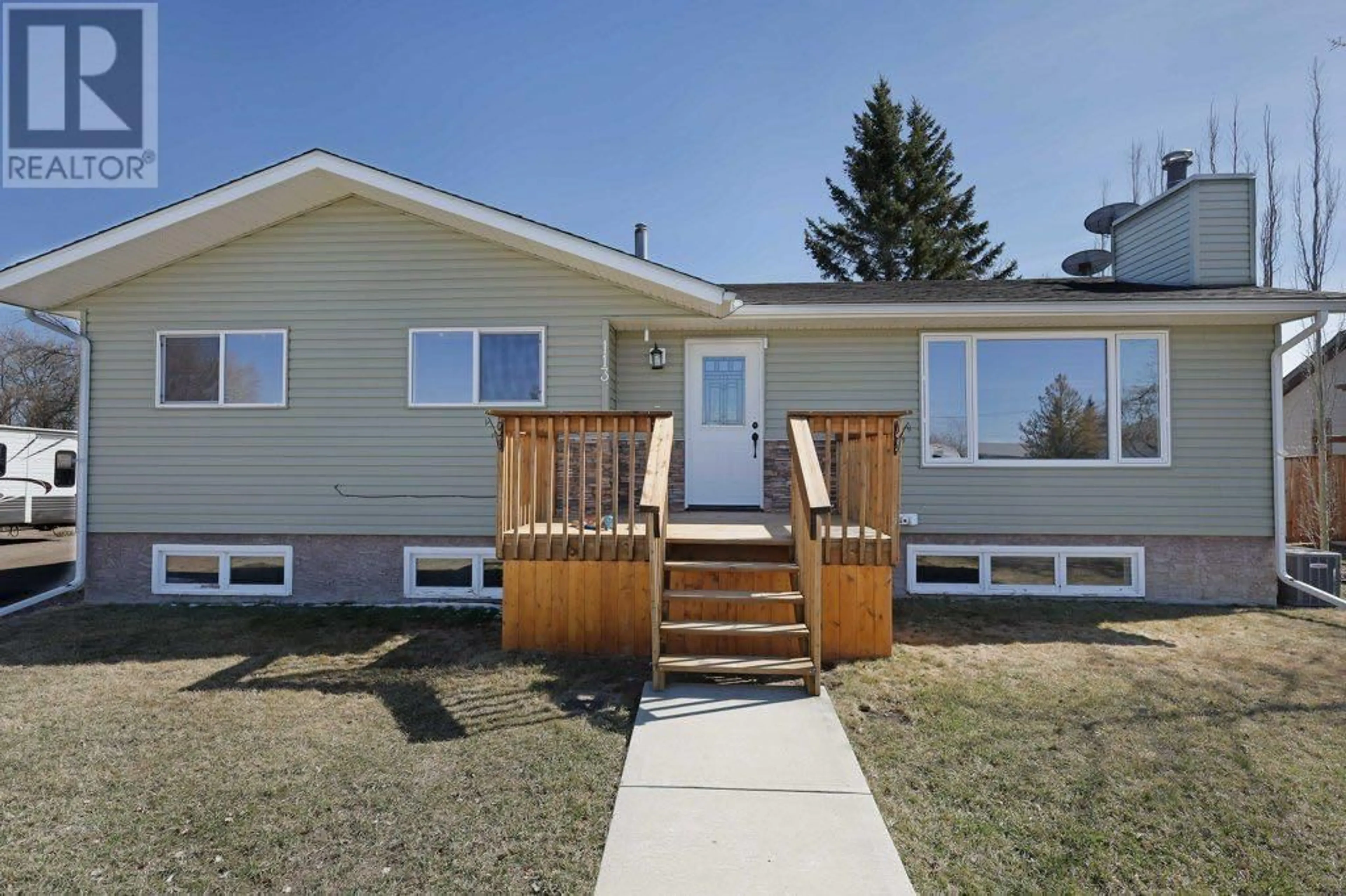 Frontside or backside of a home for 113 1st Avenue W, Delia Alberta T0J0W0
