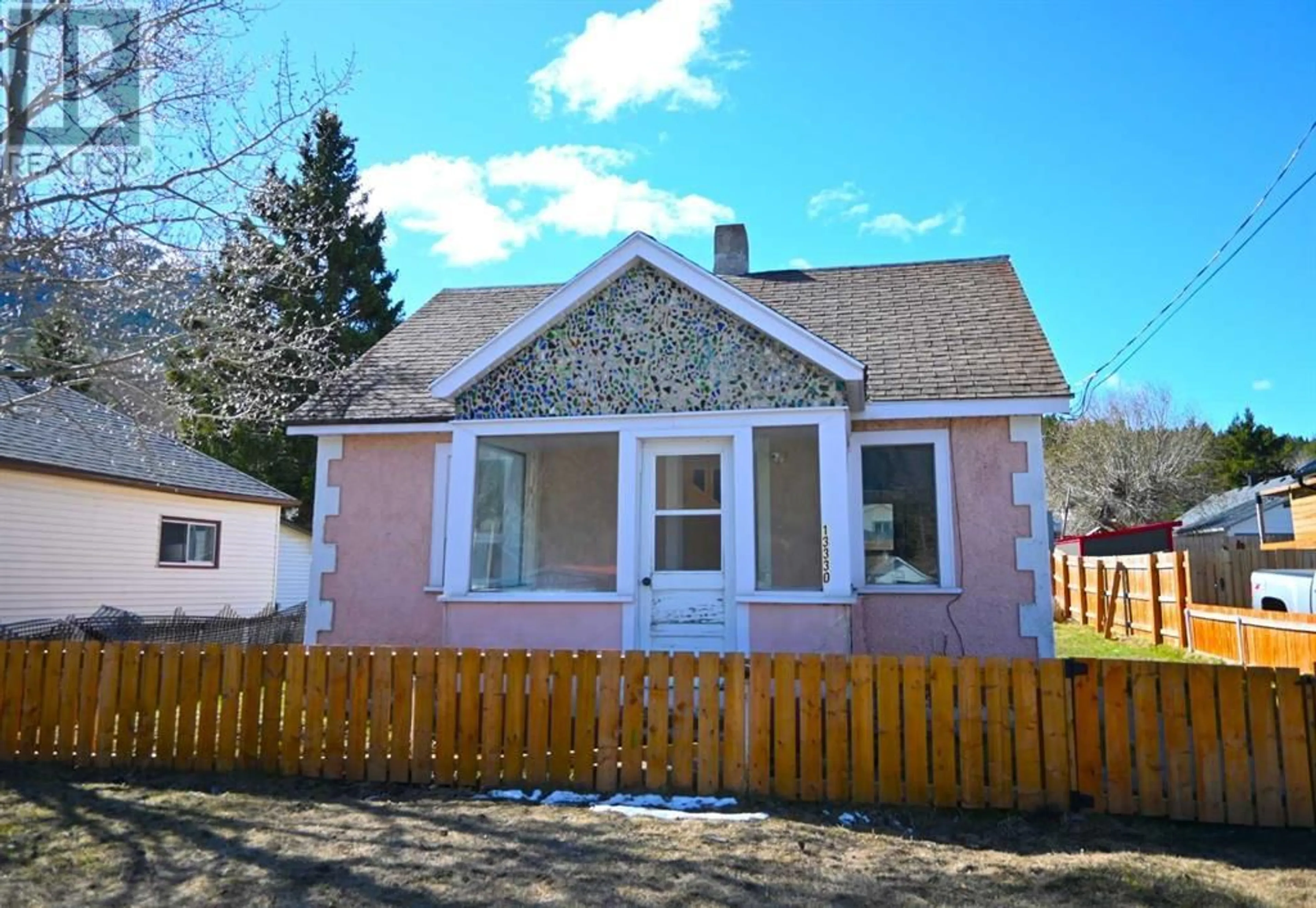 Cottage for 13330 17 Avenue, Blairmore Alberta T0K0E0