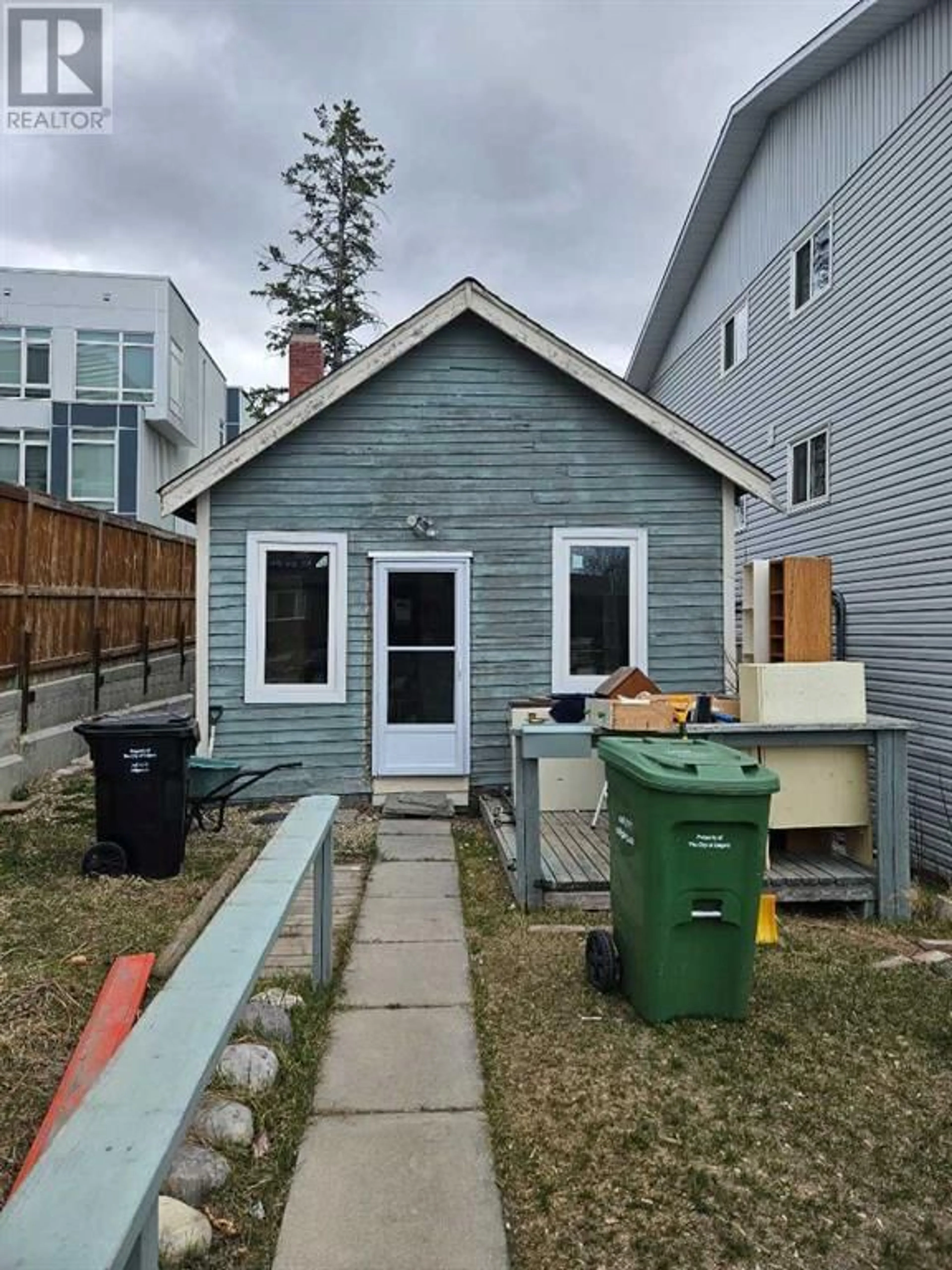 Frontside or backside of a home for 3816 Parkhill Place SW, Calgary Alberta T2S2W7