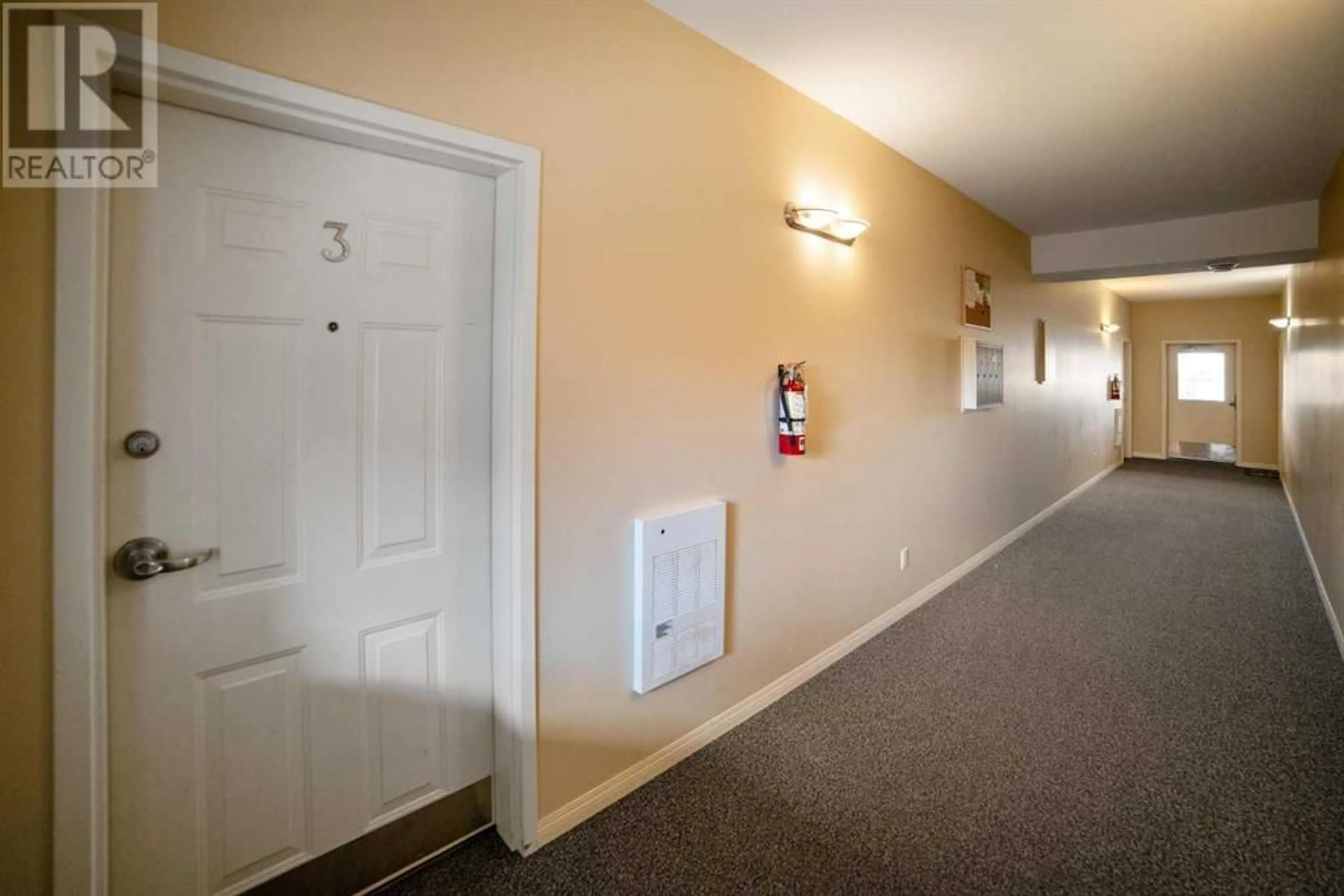 Indoor foyer for 3 5015 52 Street, Camrose Alberta T4V4E8