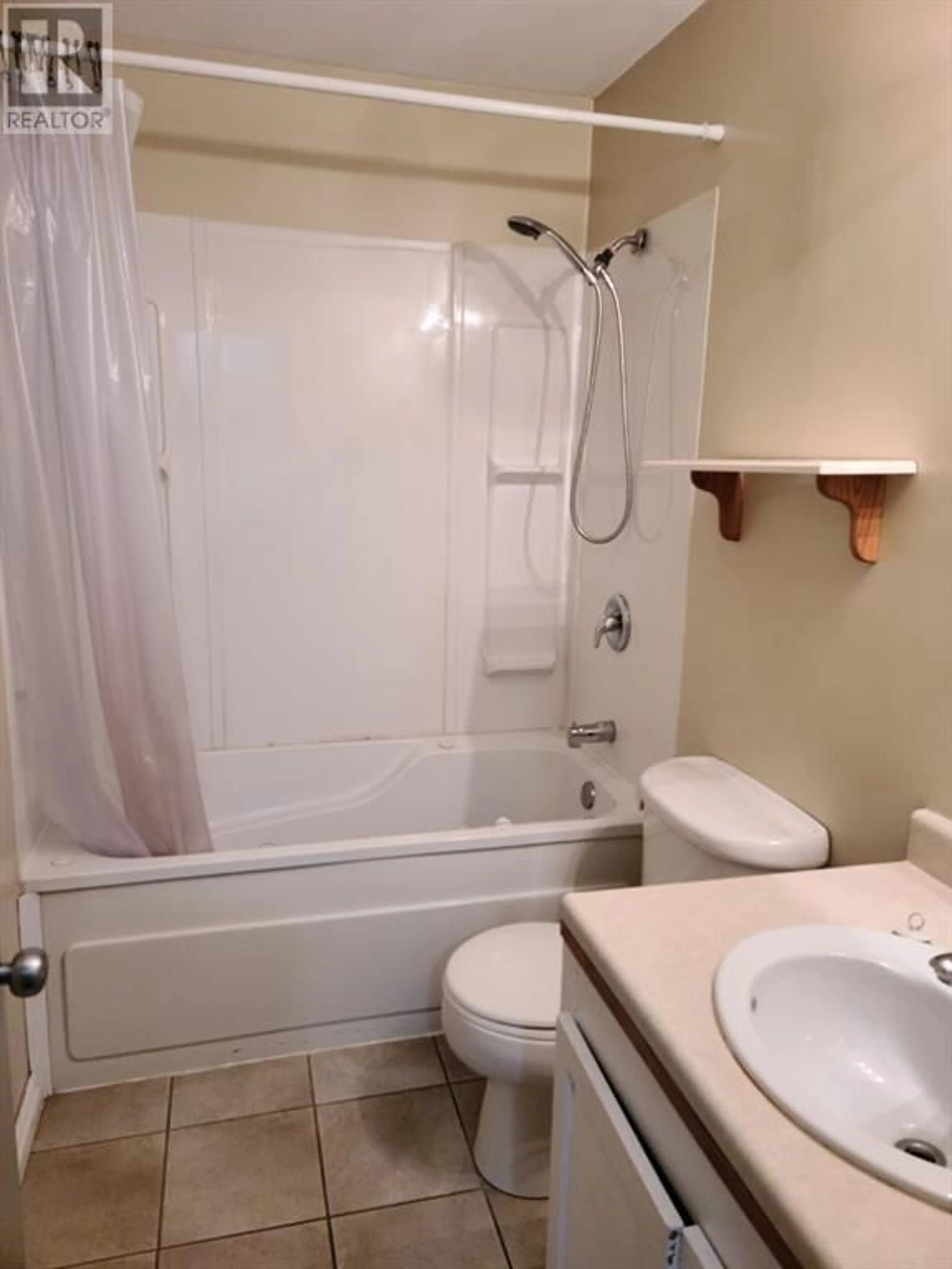 Standard bathroom for 11025 103 Street, Peace River Alberta T8S1R7