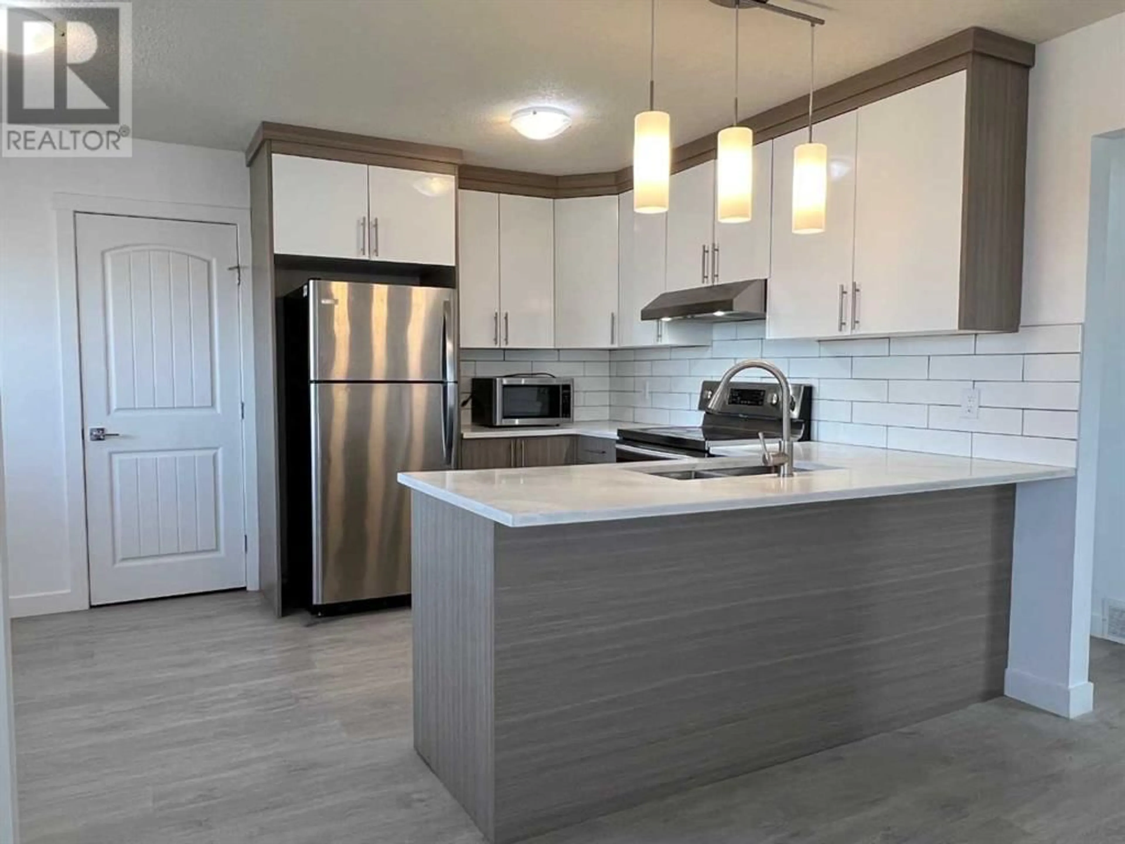 Contemporary kitchen for 6132 Madigan Drive NE, Calgary Alberta T2A4V8