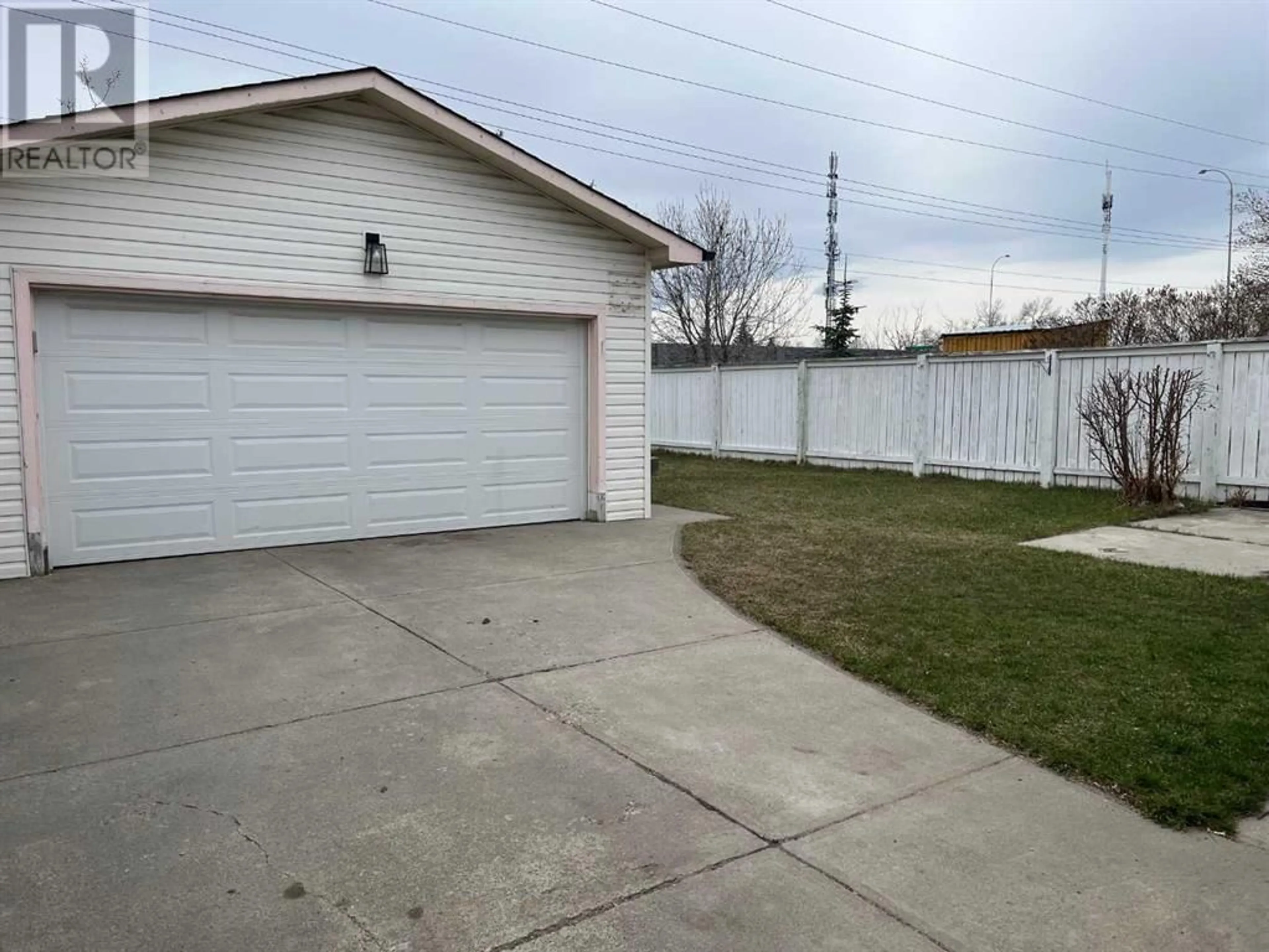 Frontside or backside of a home for 264 Bracewood Road SW, Calgary Alberta T2W3C1