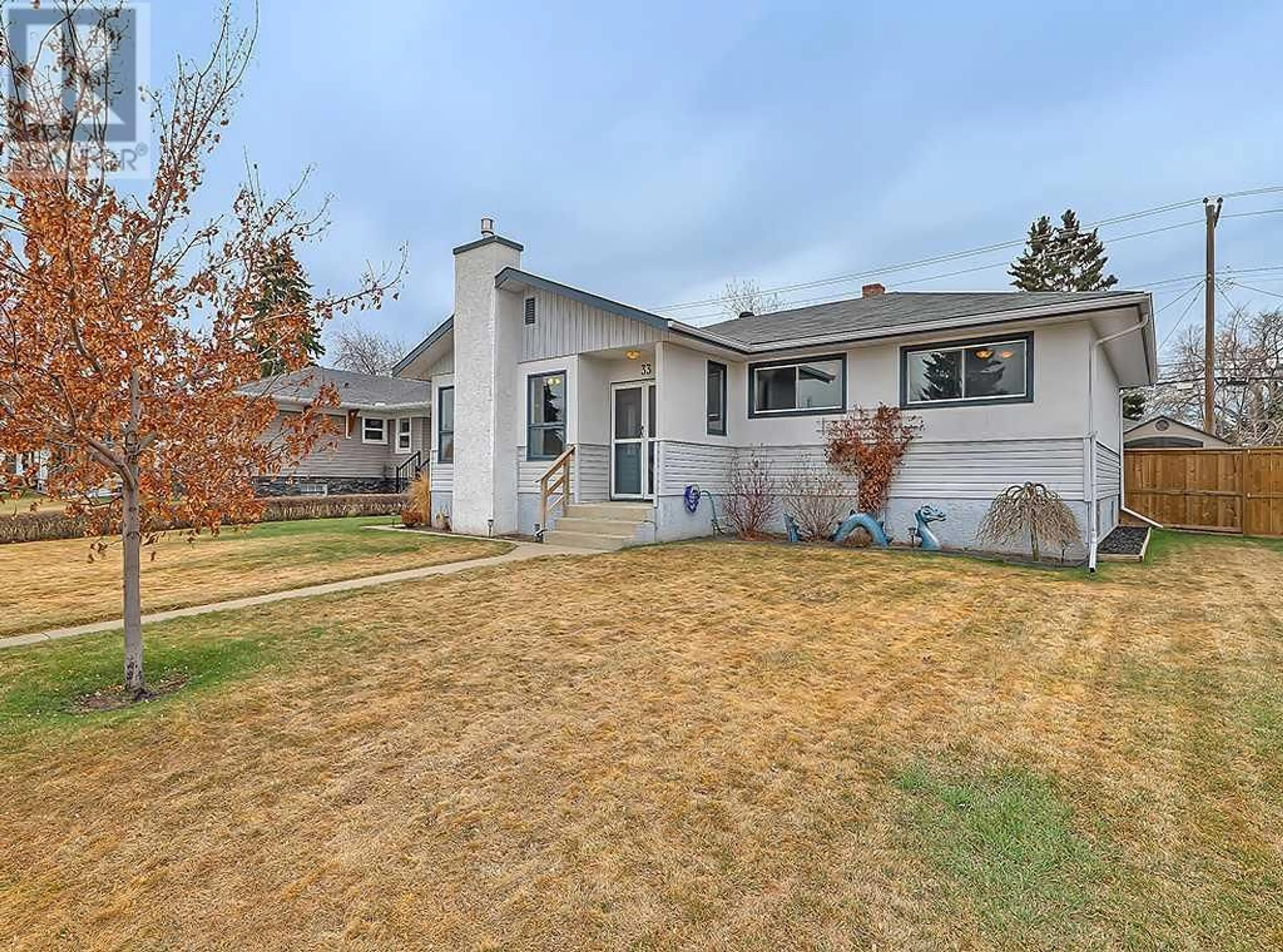 Frontside or backside of a home for 33 Montrose Crescent NE, Calgary Alberta T2E5N8