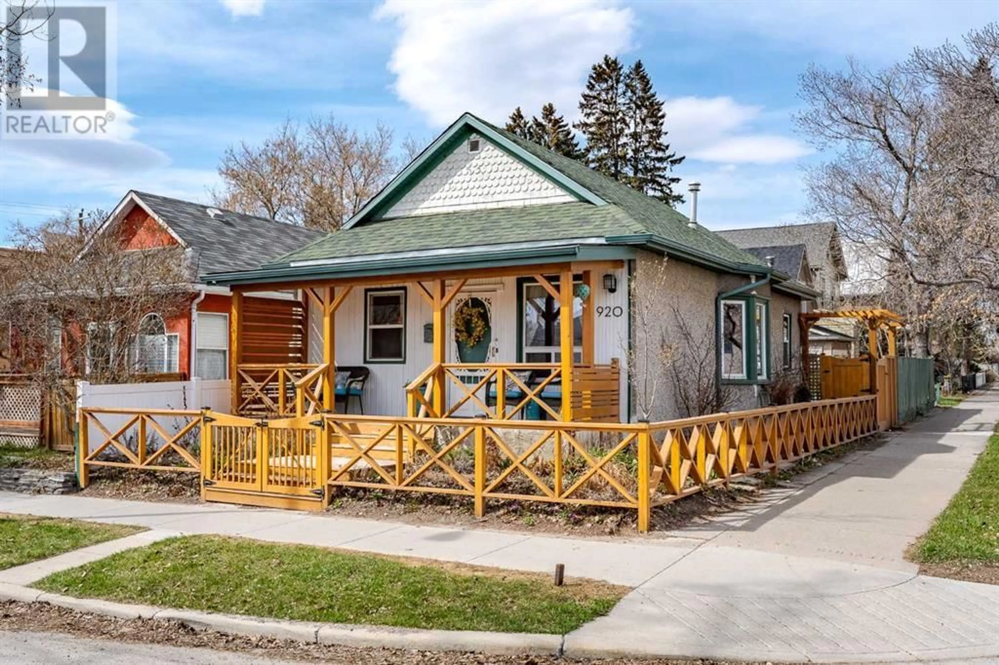 Cottage for 920 11 Avenue SE, Calgary Alberta T2G0Z2
