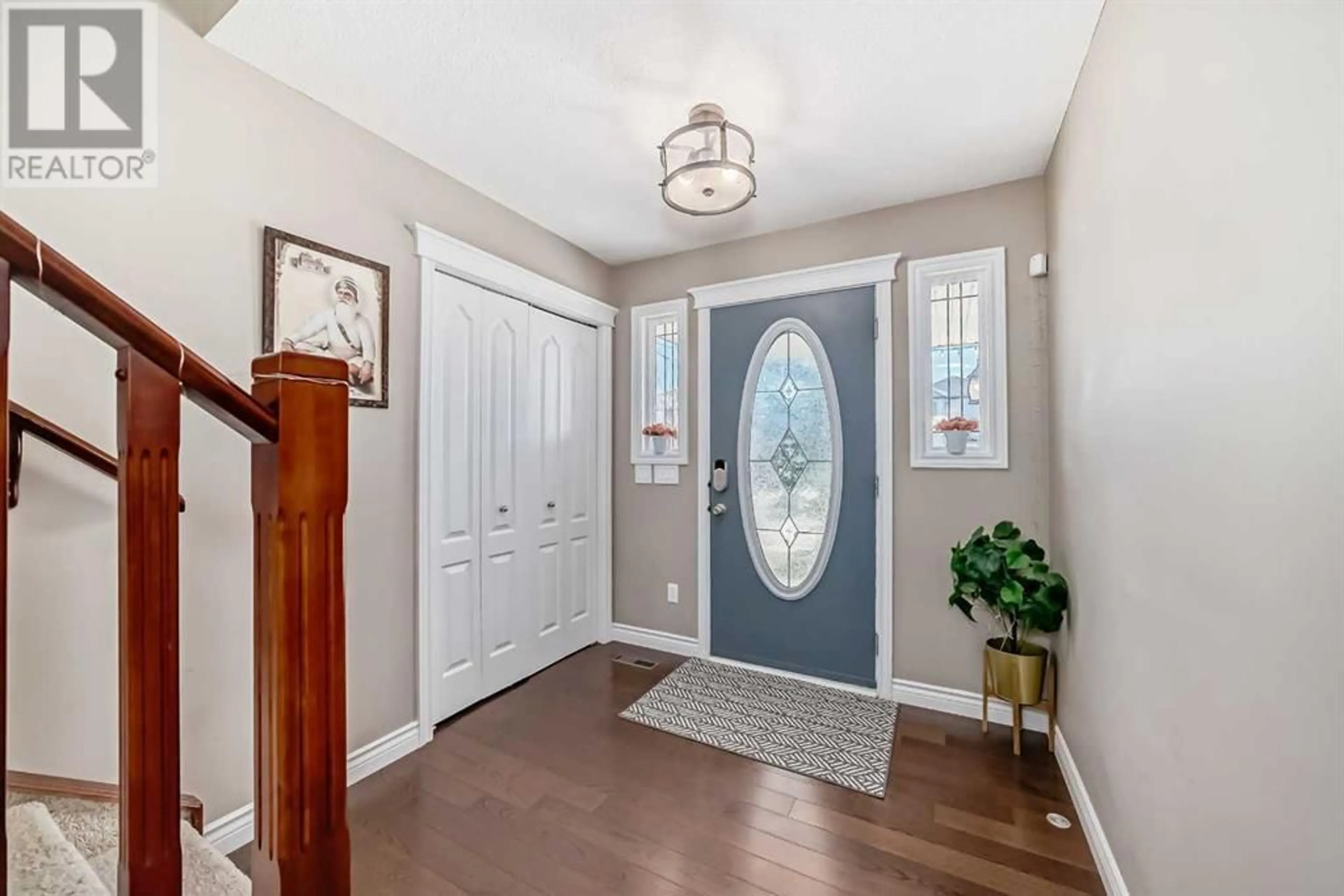 Indoor entryway for 788 Luxstone Landing SW, Airdrie Alberta T4B3L1